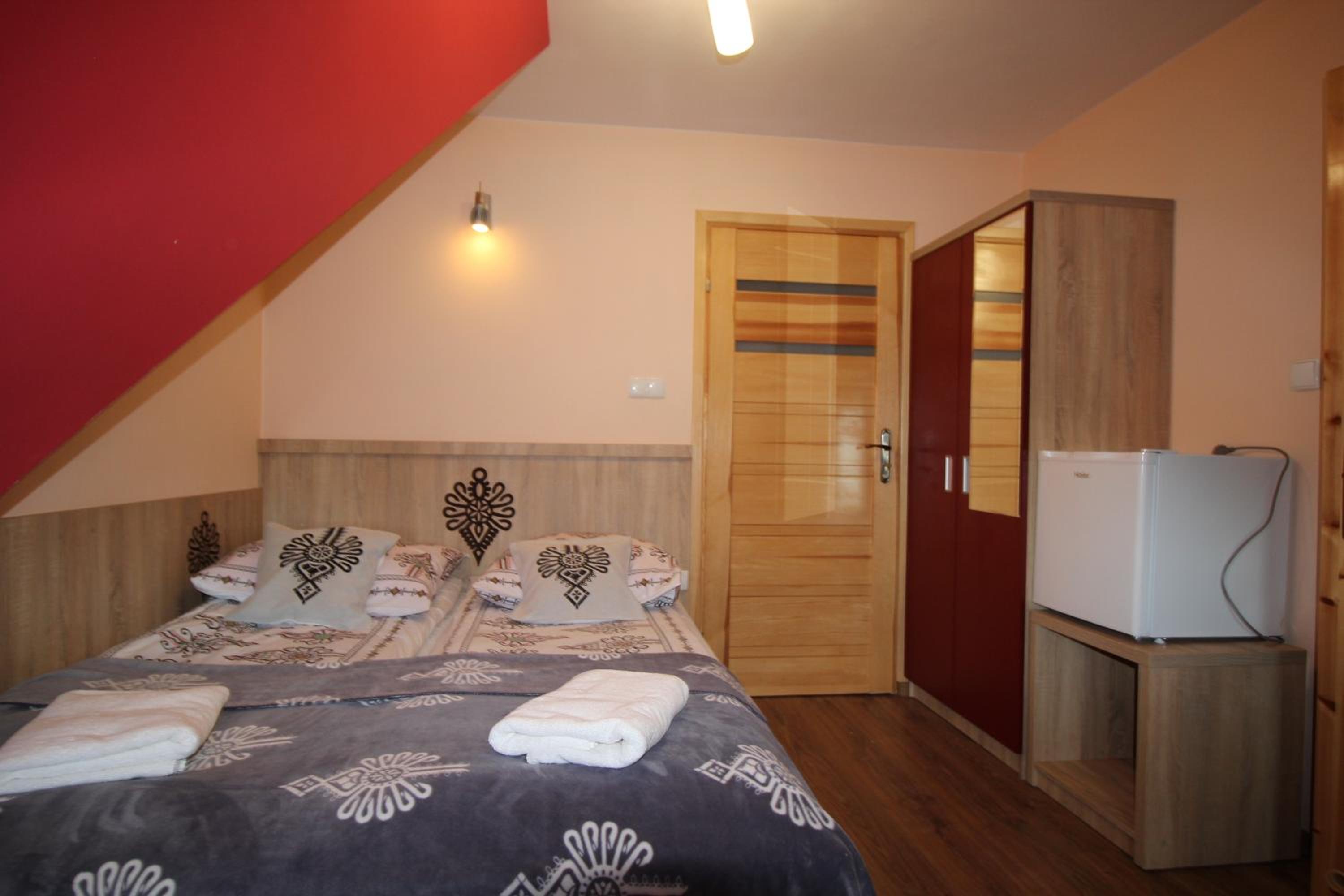Double or Twin Room with Private Bathroom - Photo 8