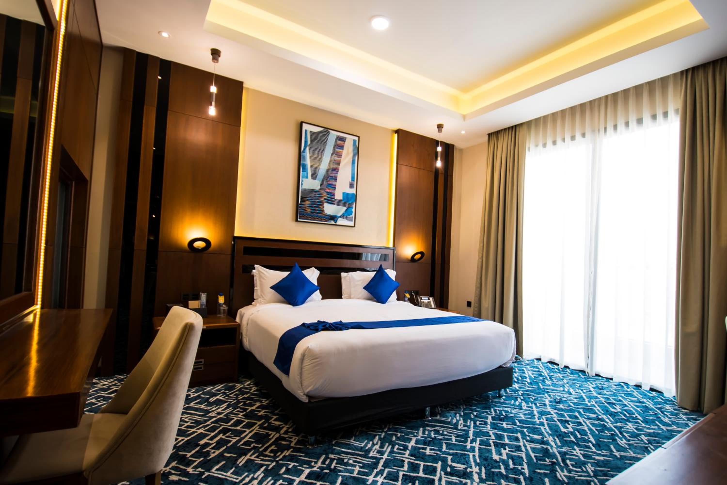 Premium Suite - Photo 1