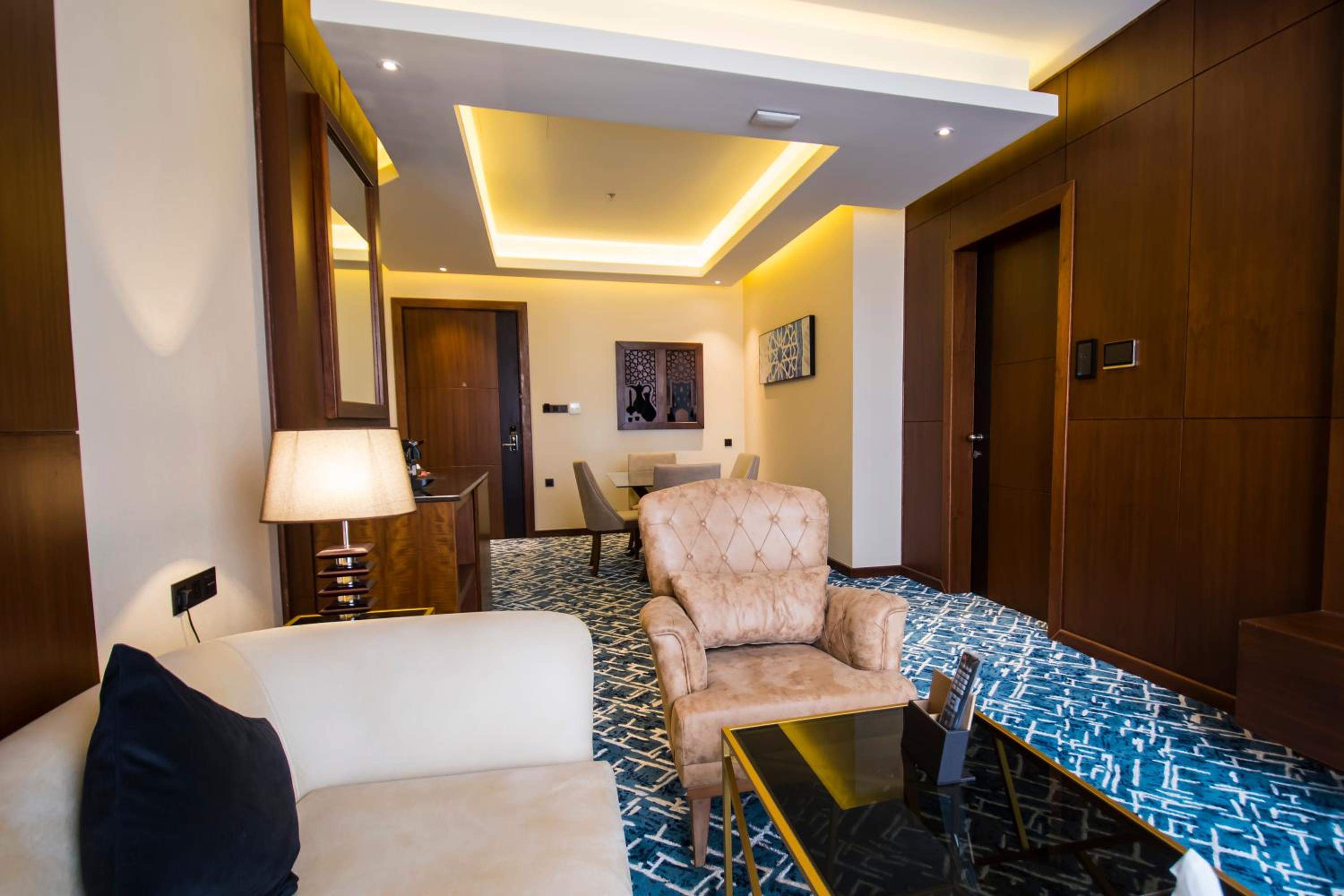 Premium Suite - Photo 5