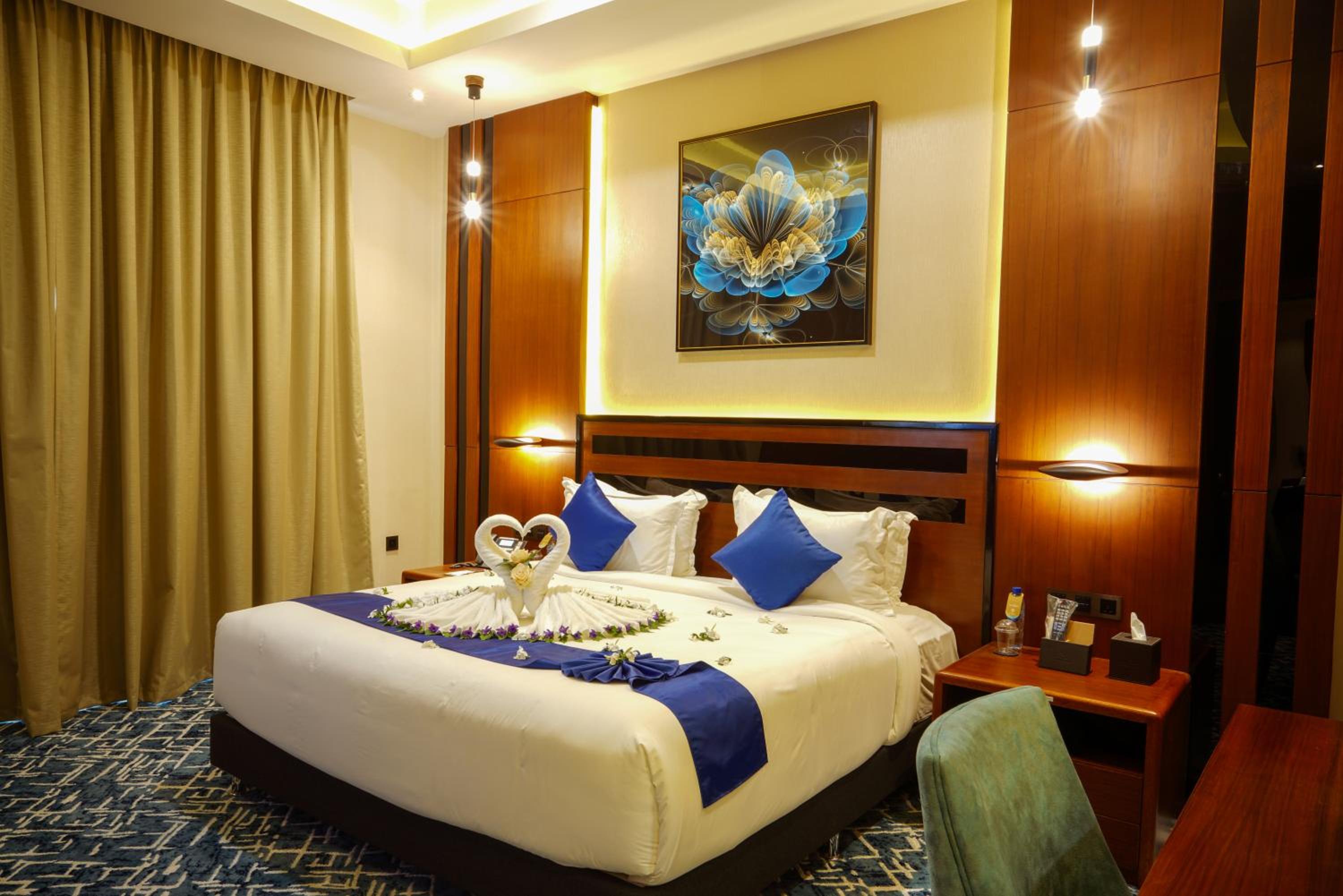 Executive Suite - Photo 3