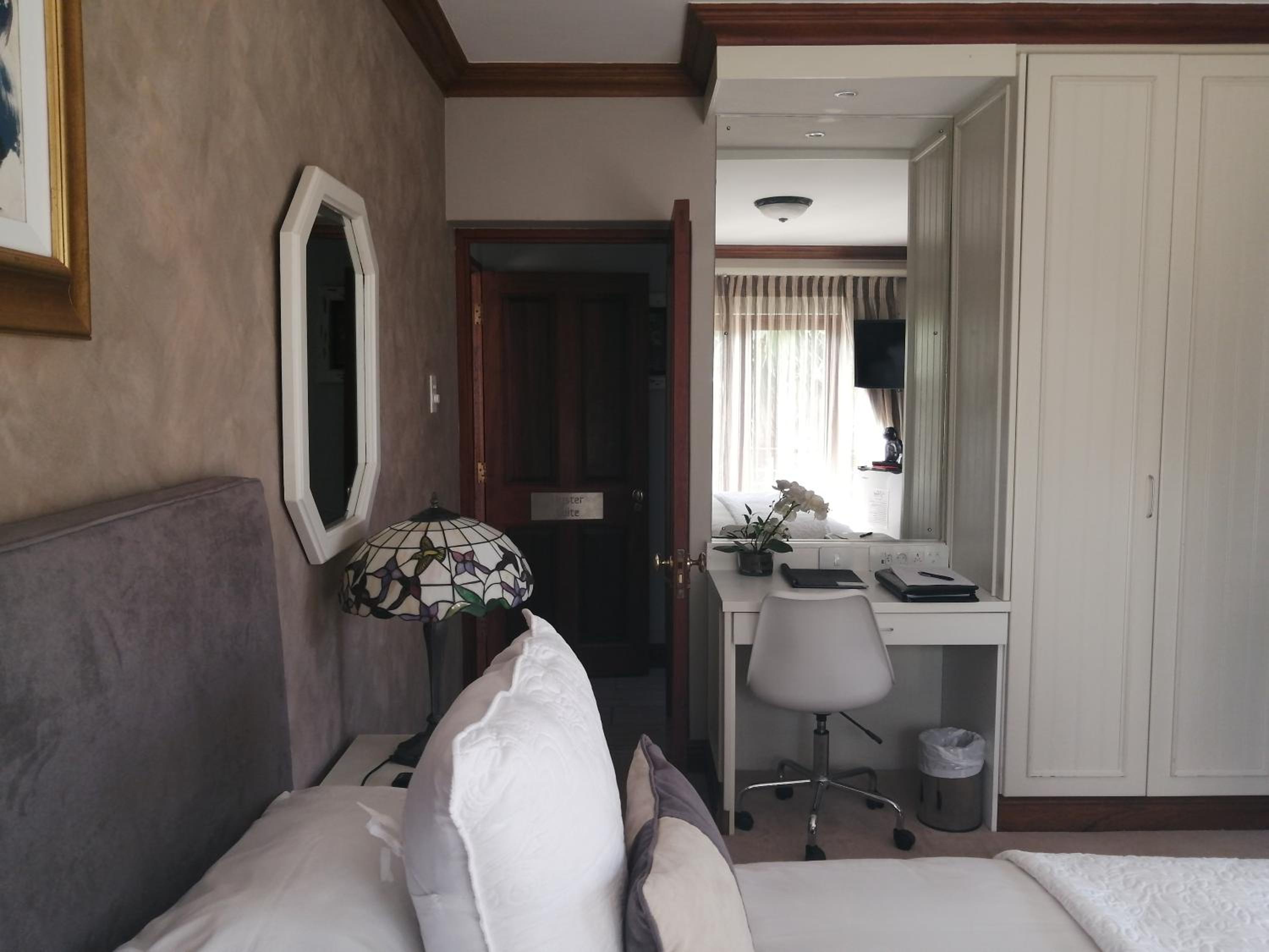 Luxury King Room - Photo 1