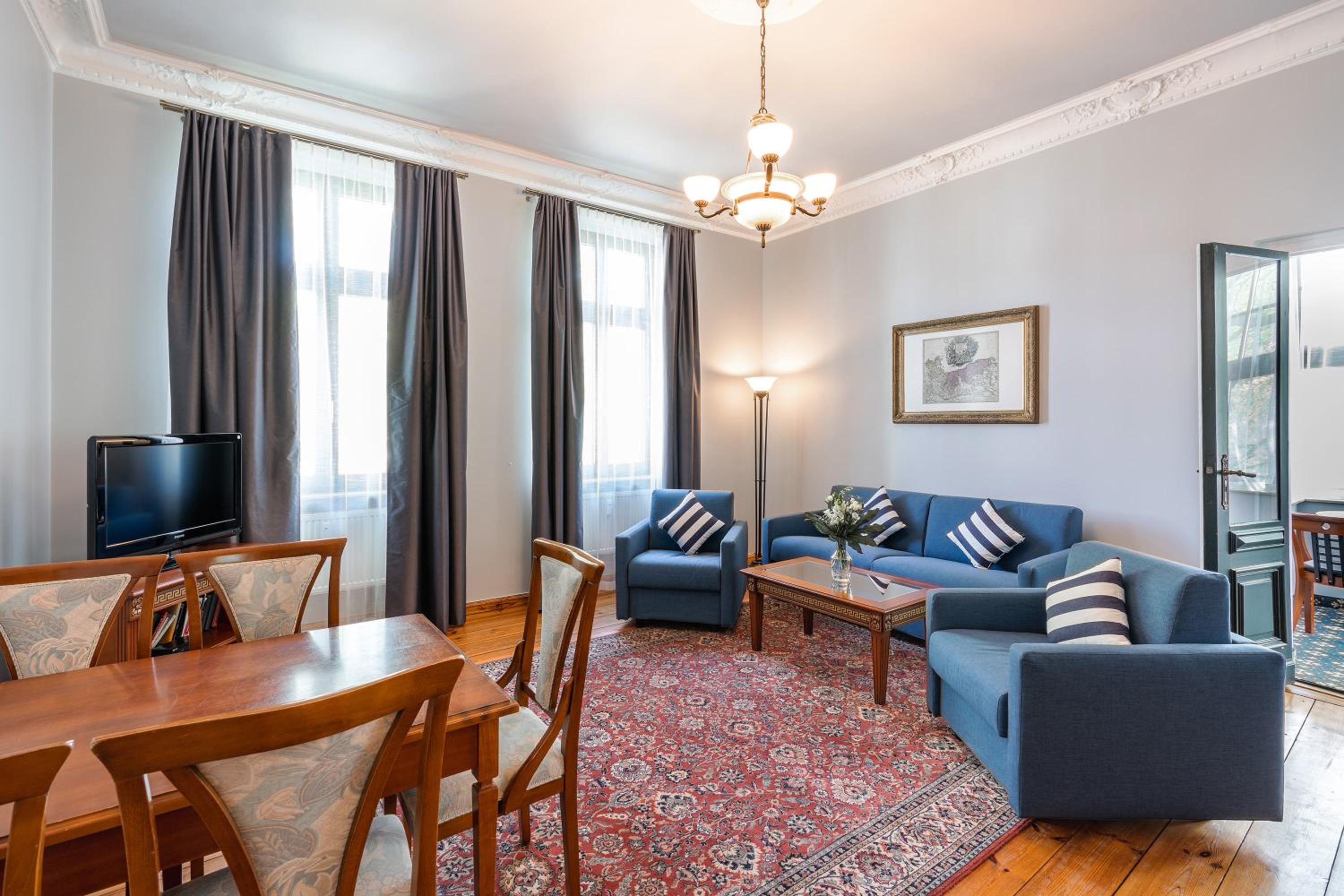 One-Bedroom Apartment - Photo 9