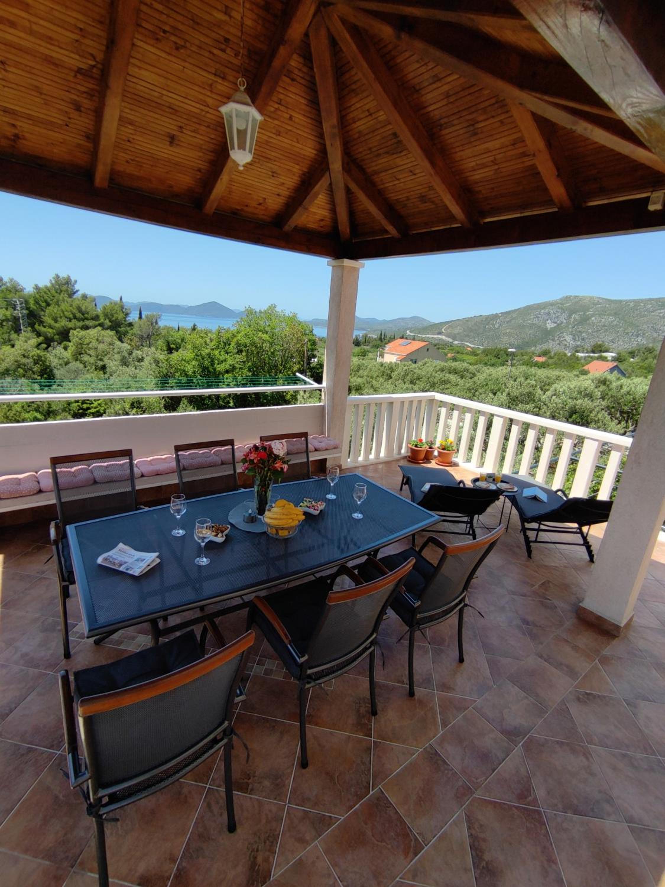 Two-Bedroom Apartment with Terrace and Sea View photo 2