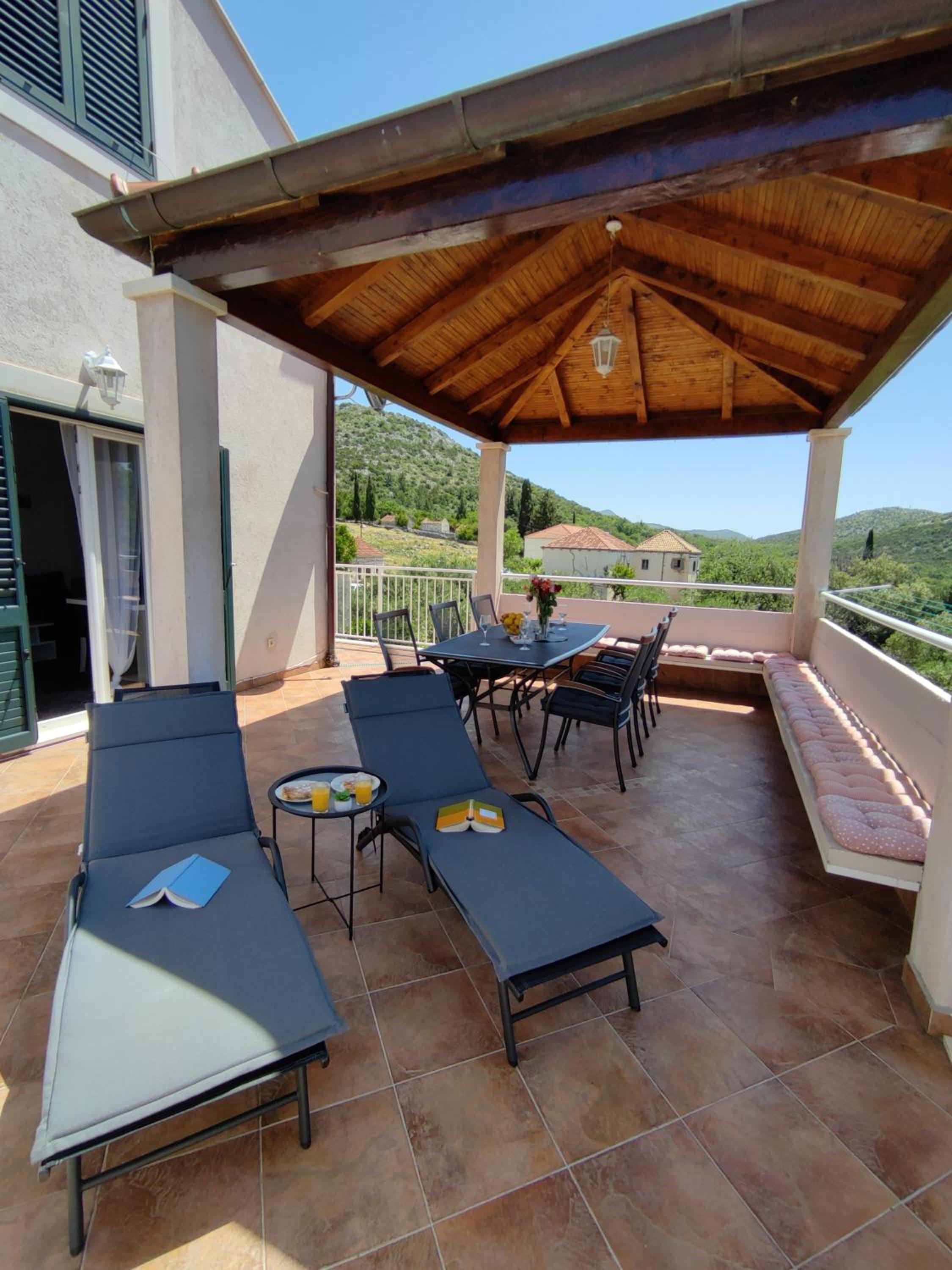 Two-Bedroom Apartment with Terrace and Sea View photo 3