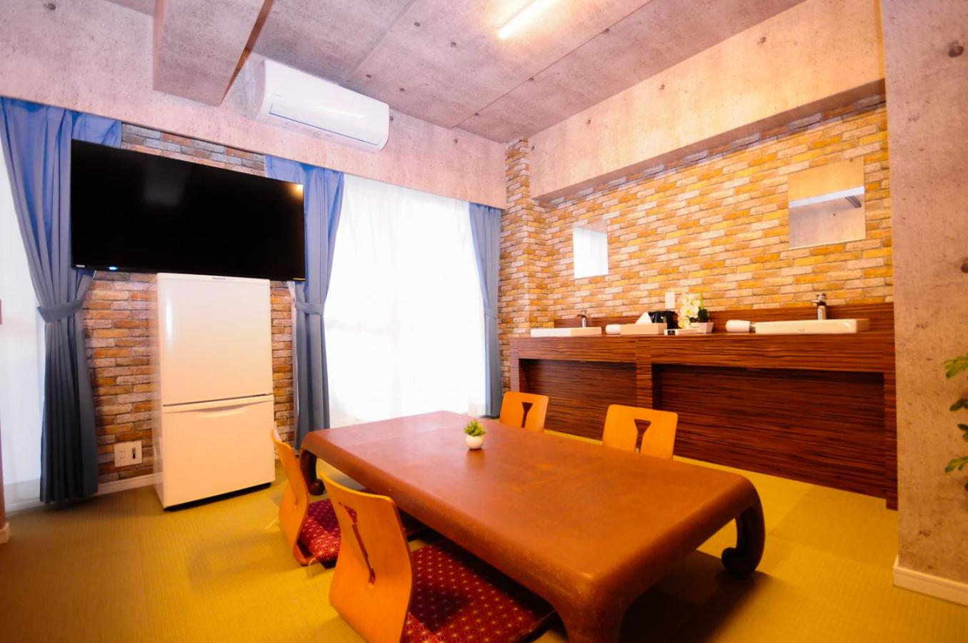 8-Bed Mixed Dormitory Room