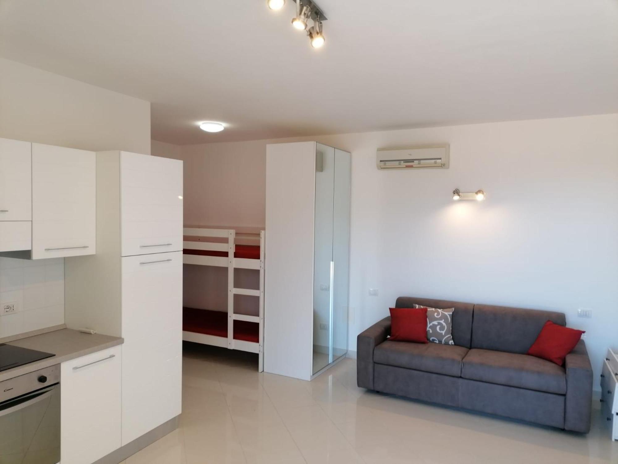 One-Bedroom Apartment photo 1