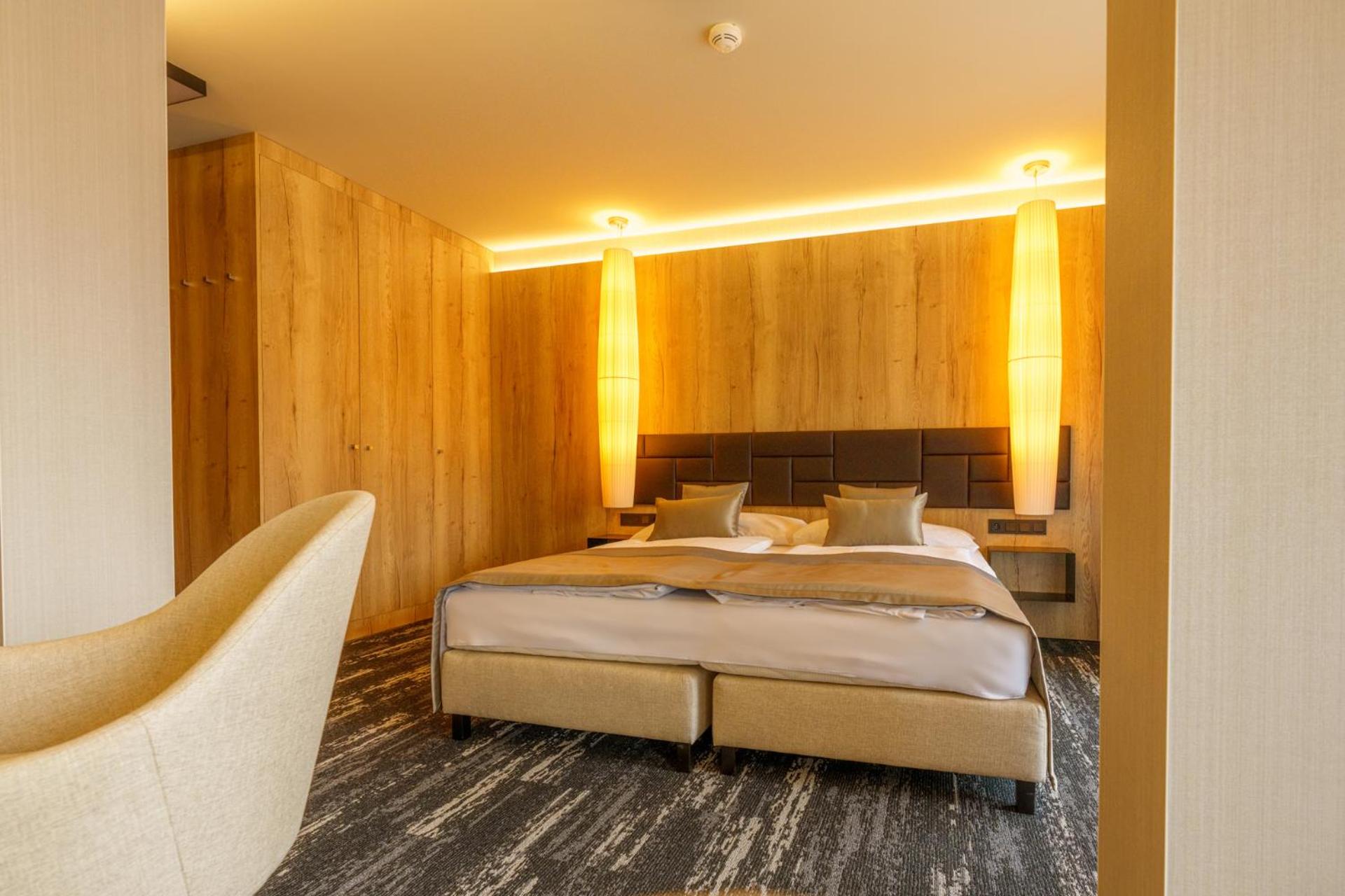 Double Lux Room  (2 Adults + 2 Children) - Photo 7