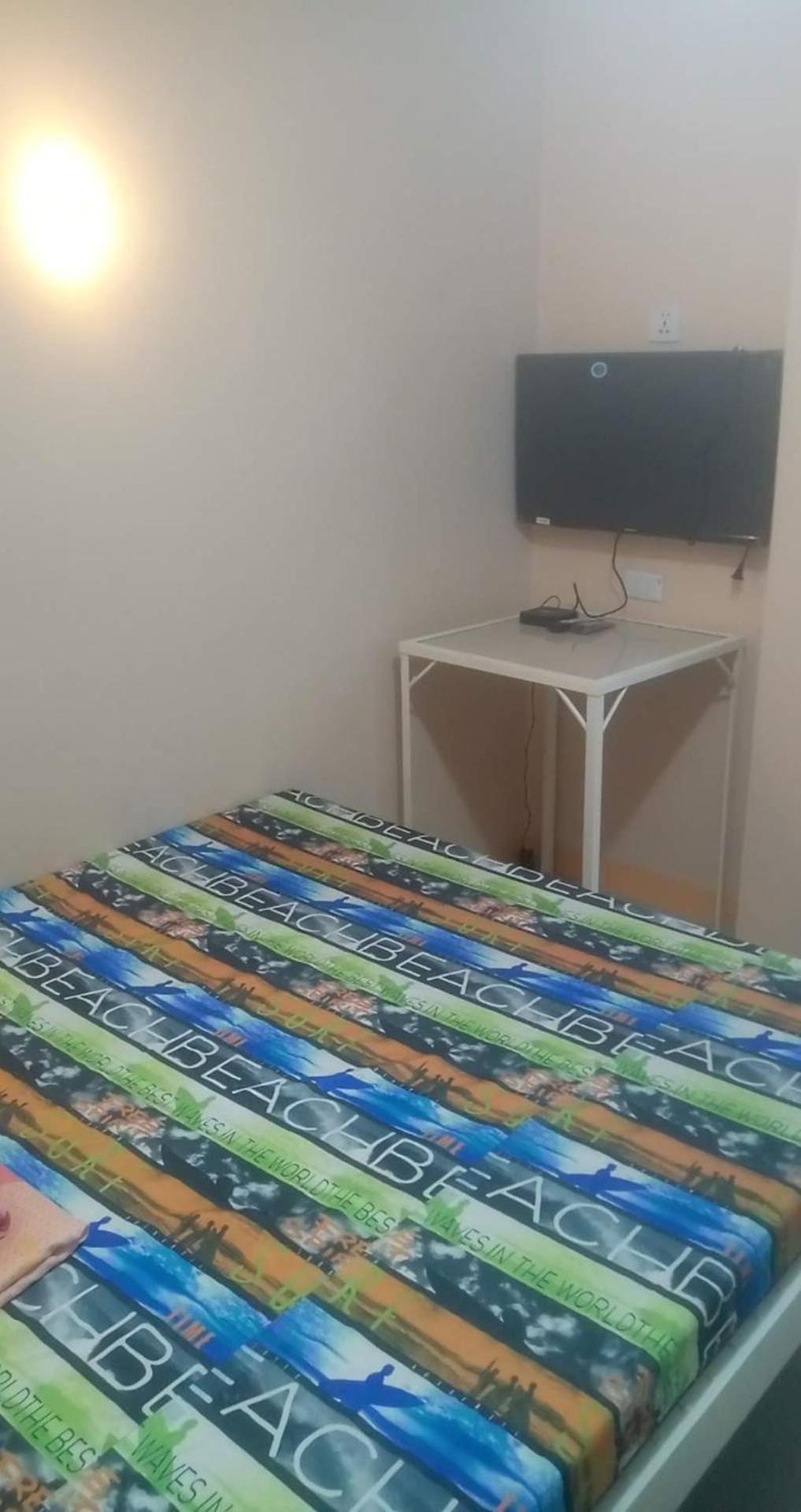 Budget Double Room - Photo 12