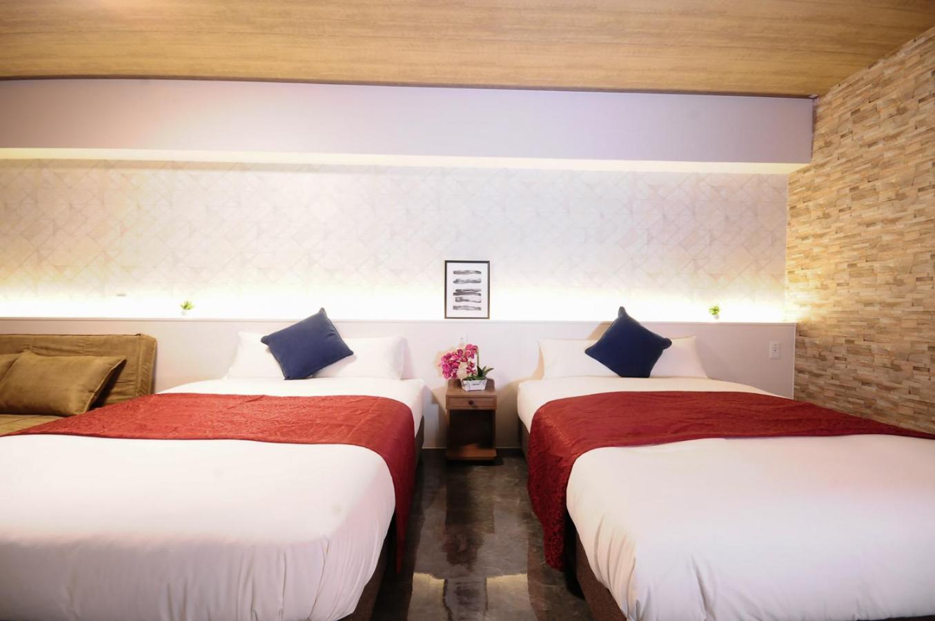 Executive Suite - Photo 1