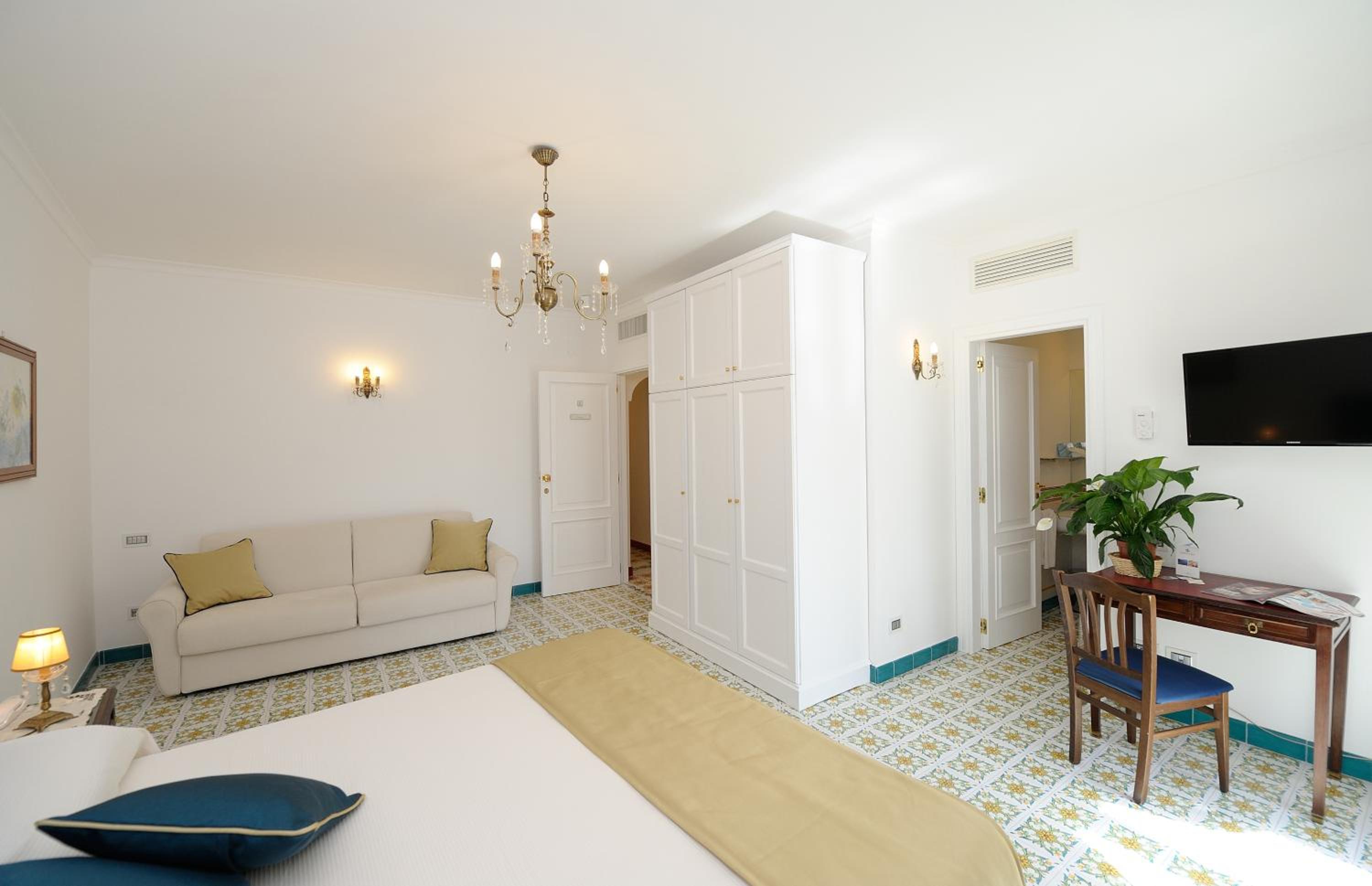 King Room with Balcony photo 3