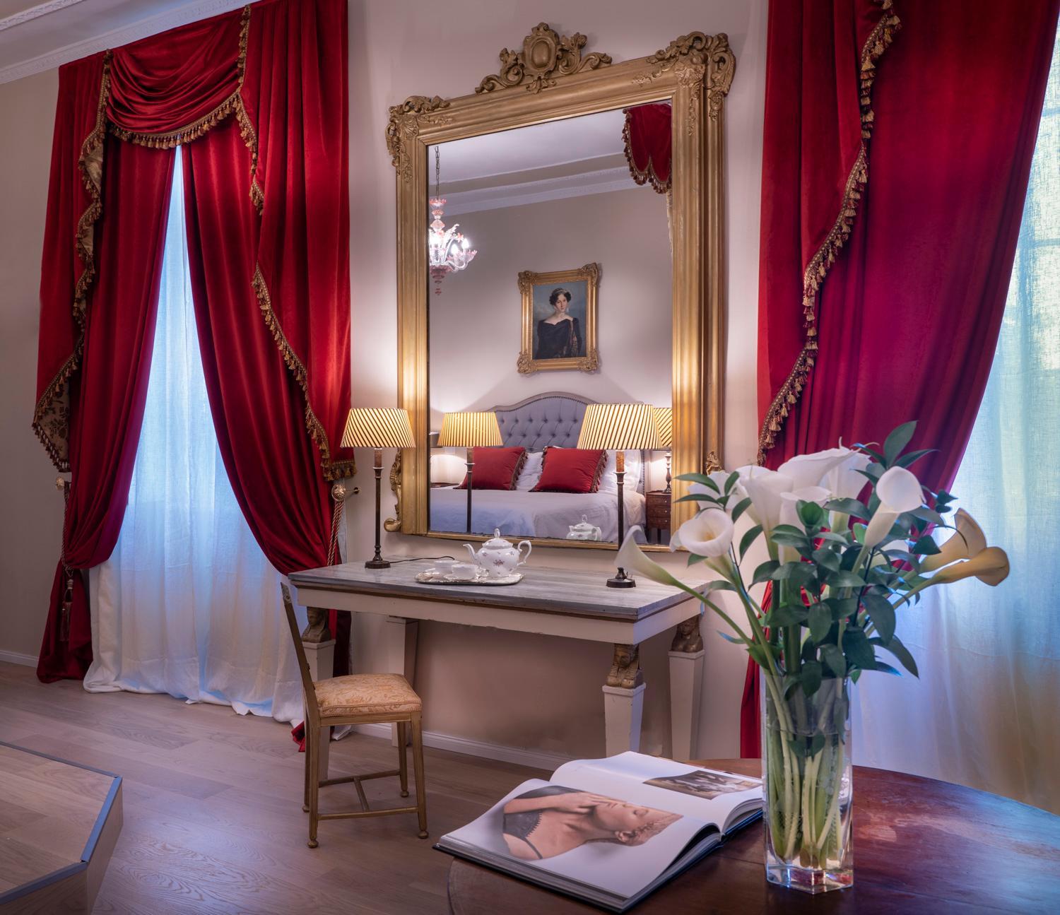 Deluxe Double Room with Balcony photo 2