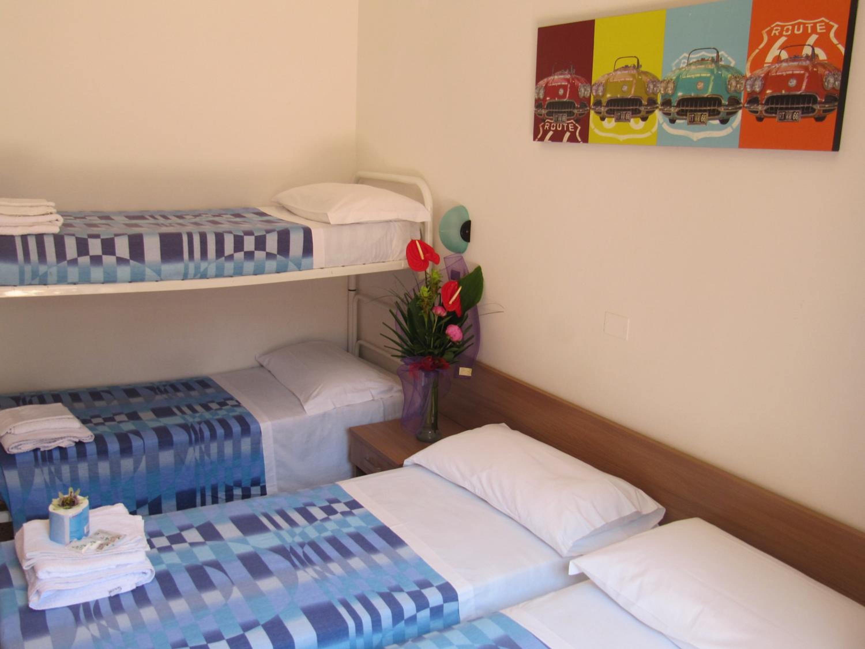 Triple Room with Balcony - Photo 5