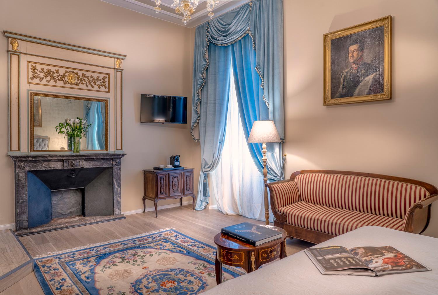Deluxe Double Room with Balcony photo 3