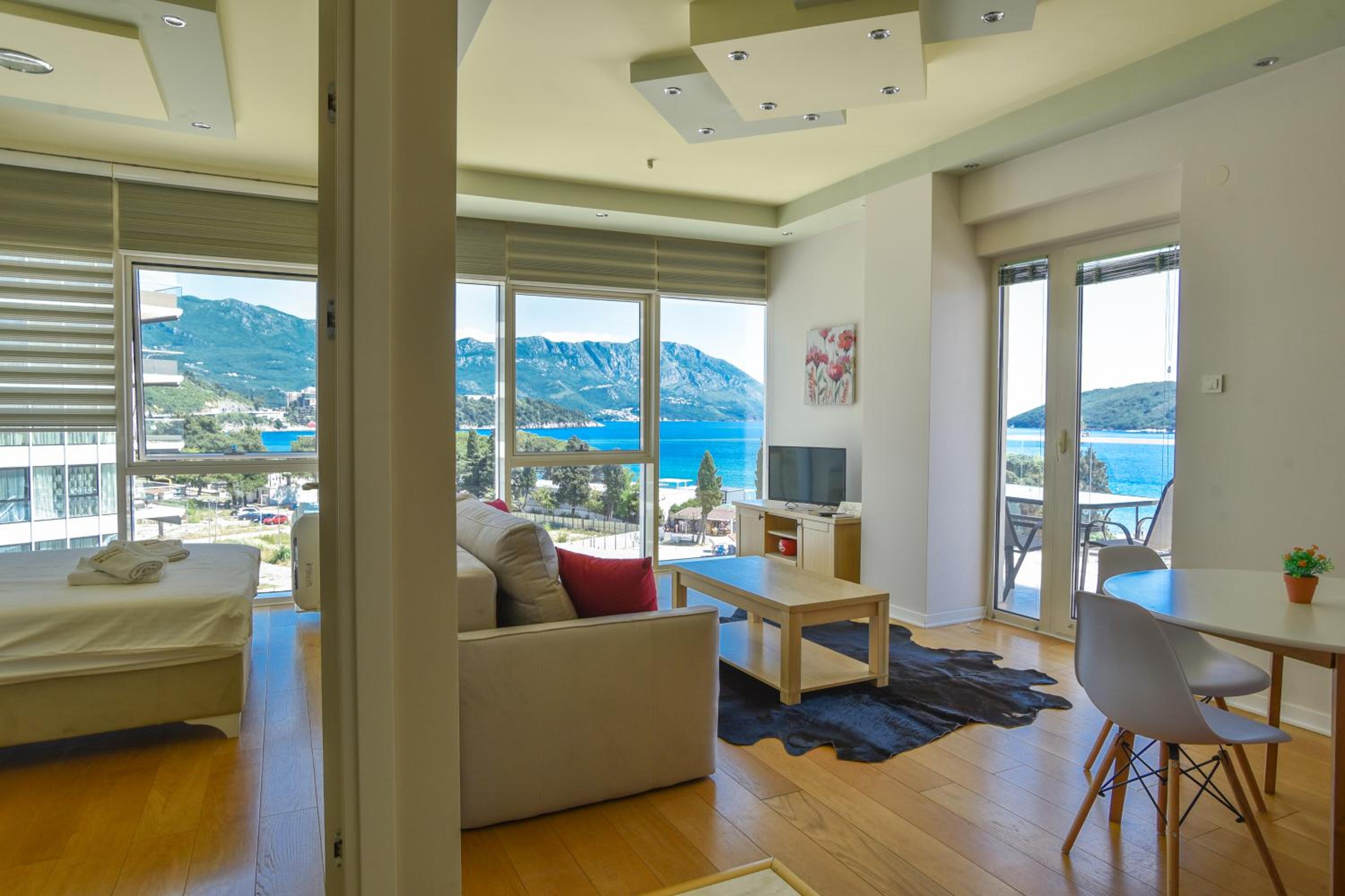 Apartment with Sea View photo 2
