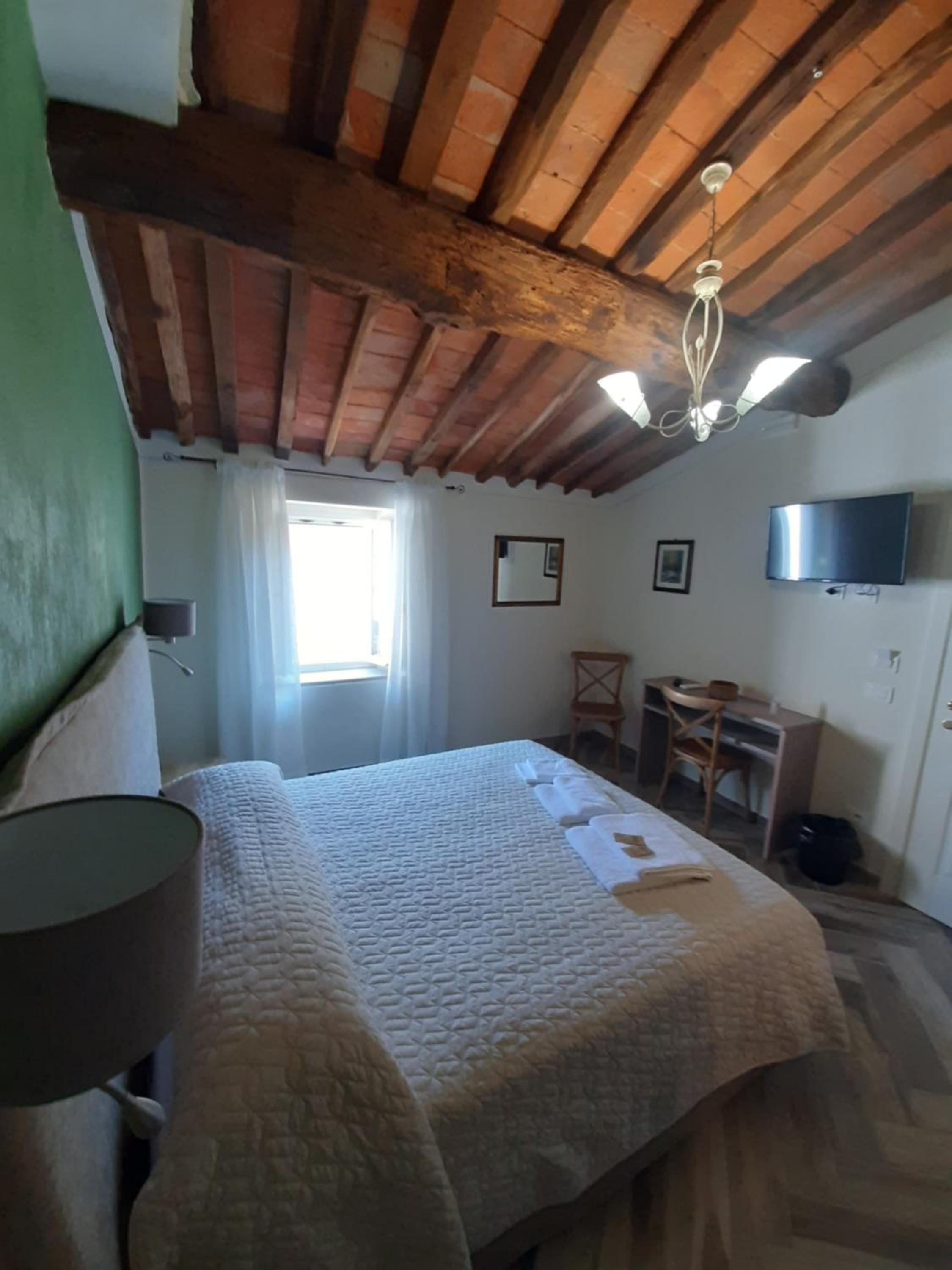 Double Room with Private Bathroom - Photo 36
