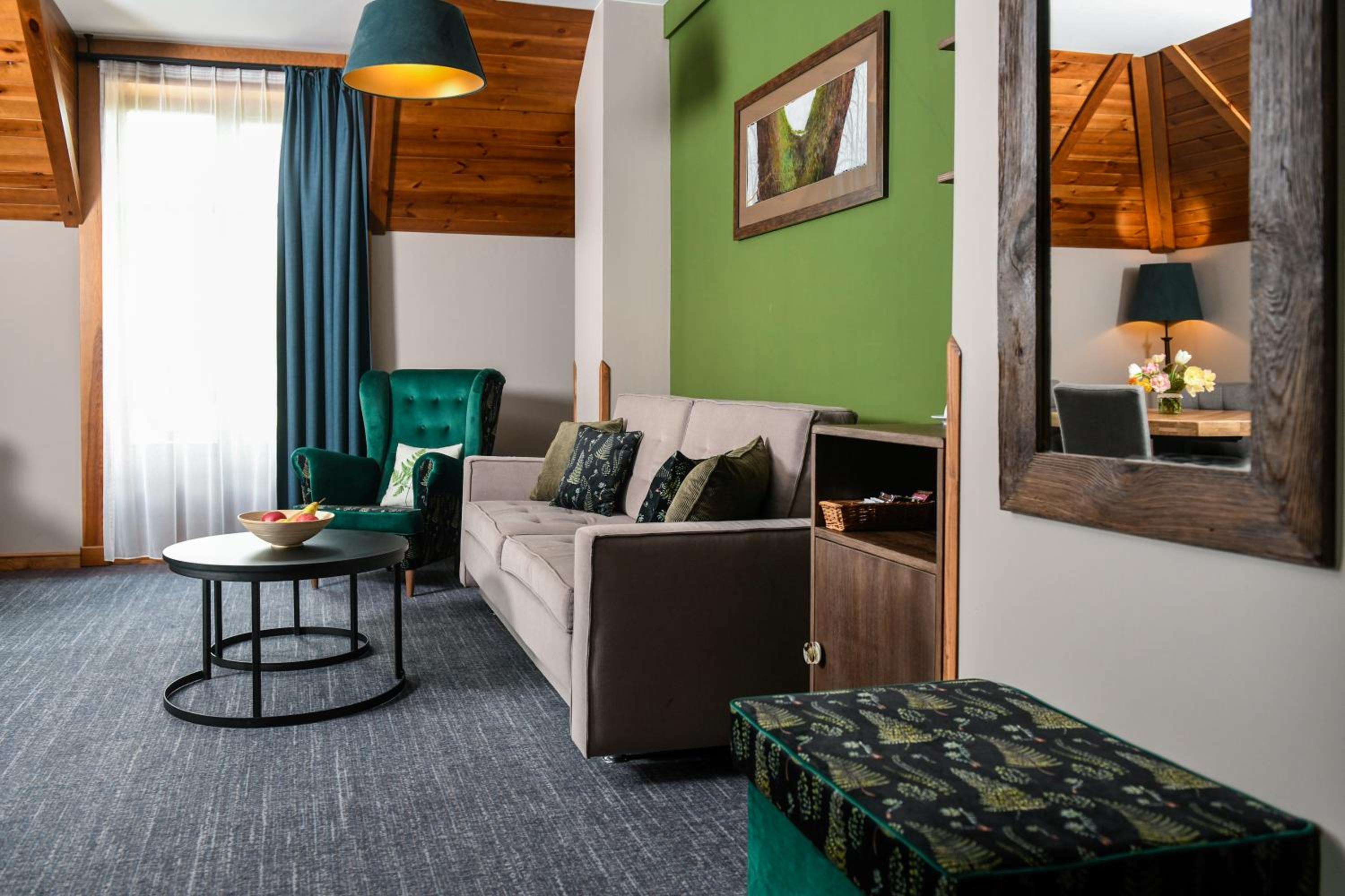 Deluxe One-Bedroom Apartment - Main building photo 1