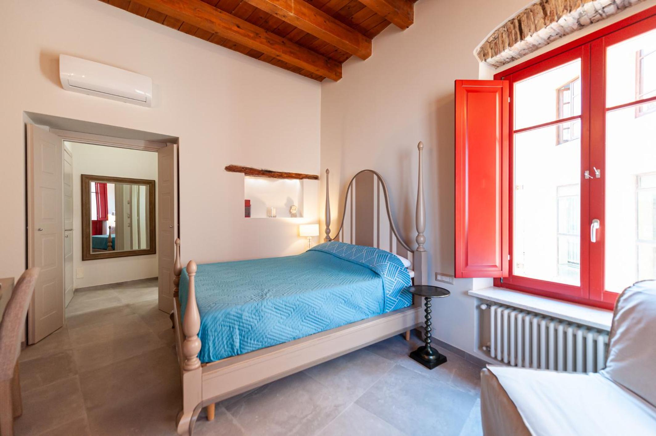 Double Room with Private Bathroom - Photo 2