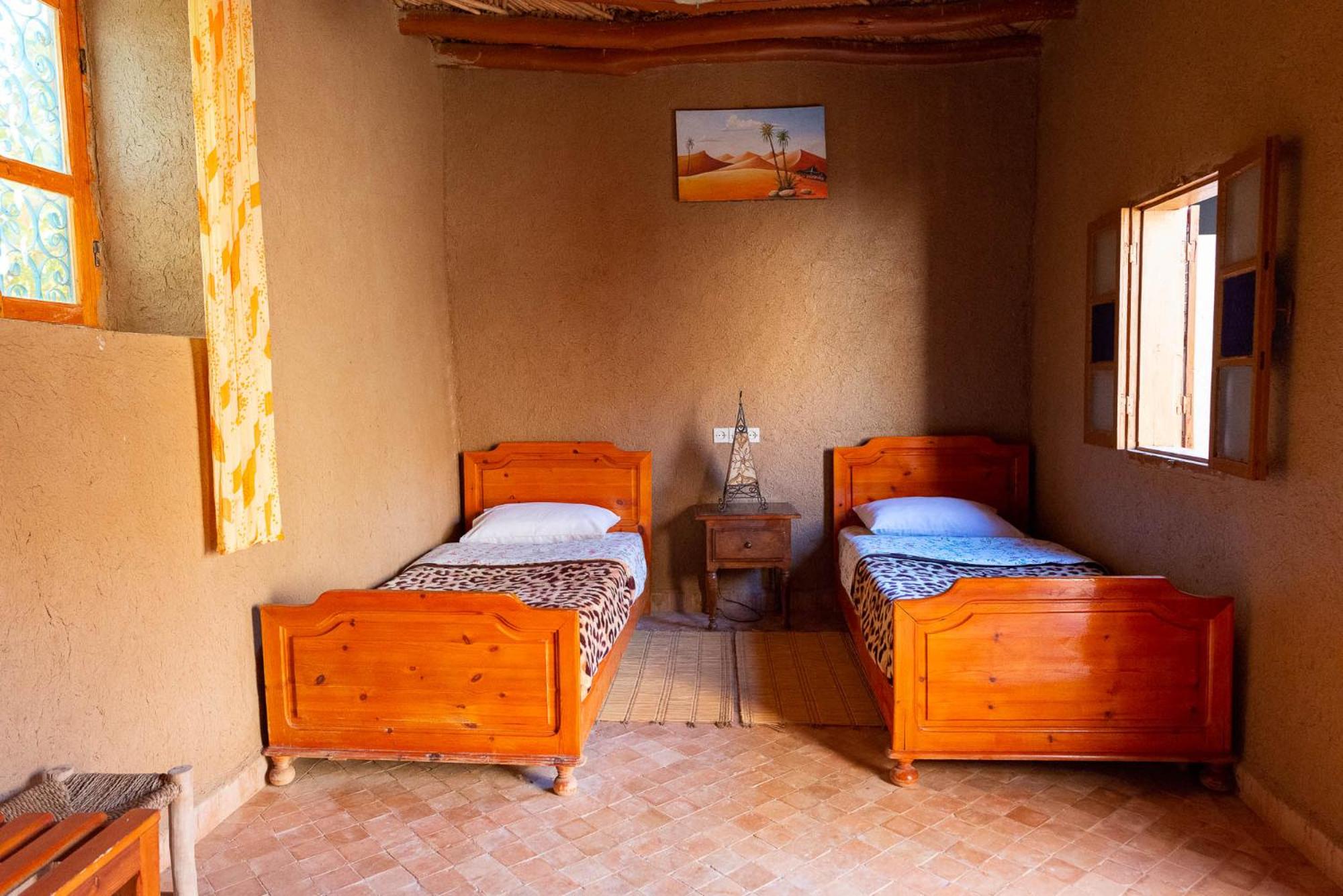 Double or Twin Room with Private Bathroom - Photo 4