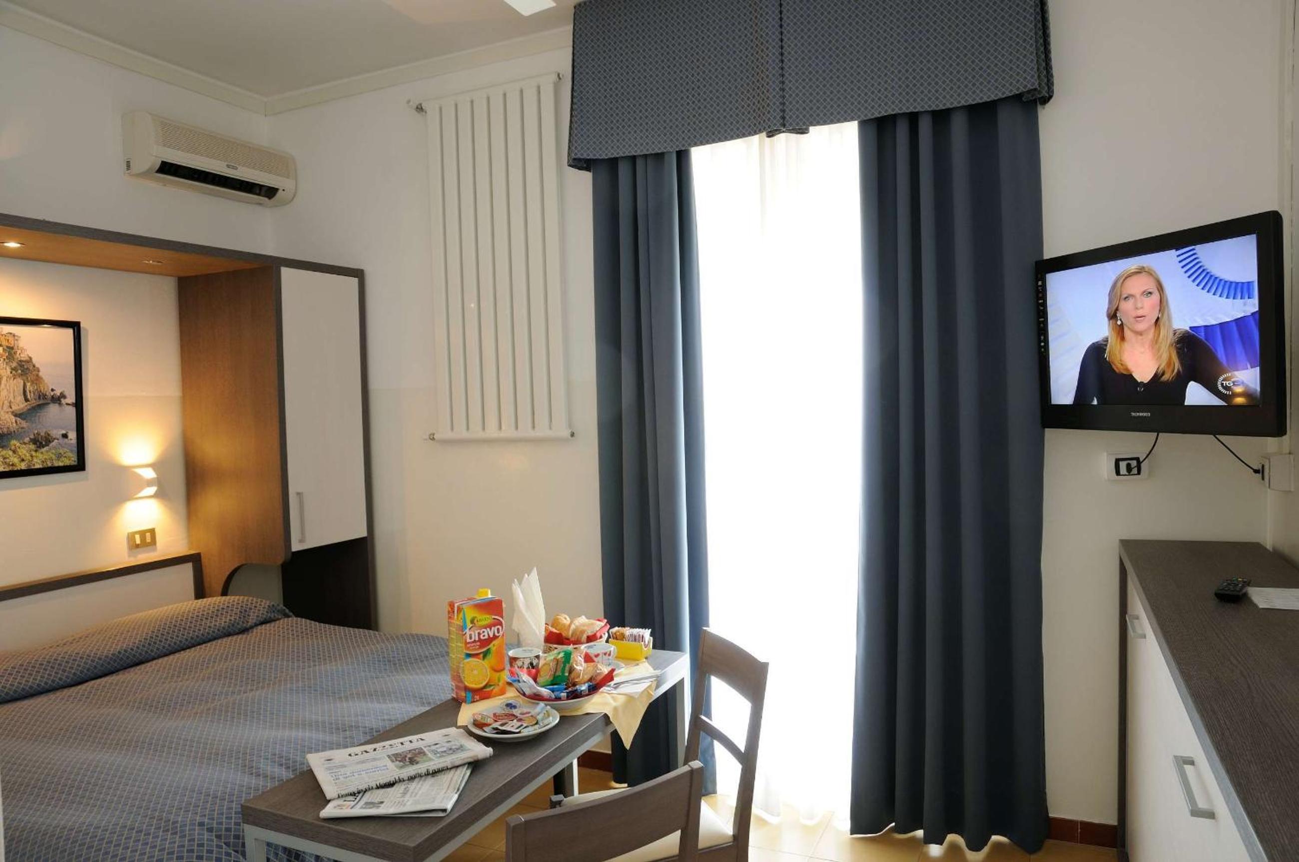 Double or Twin Room with Sea View - Photo 11