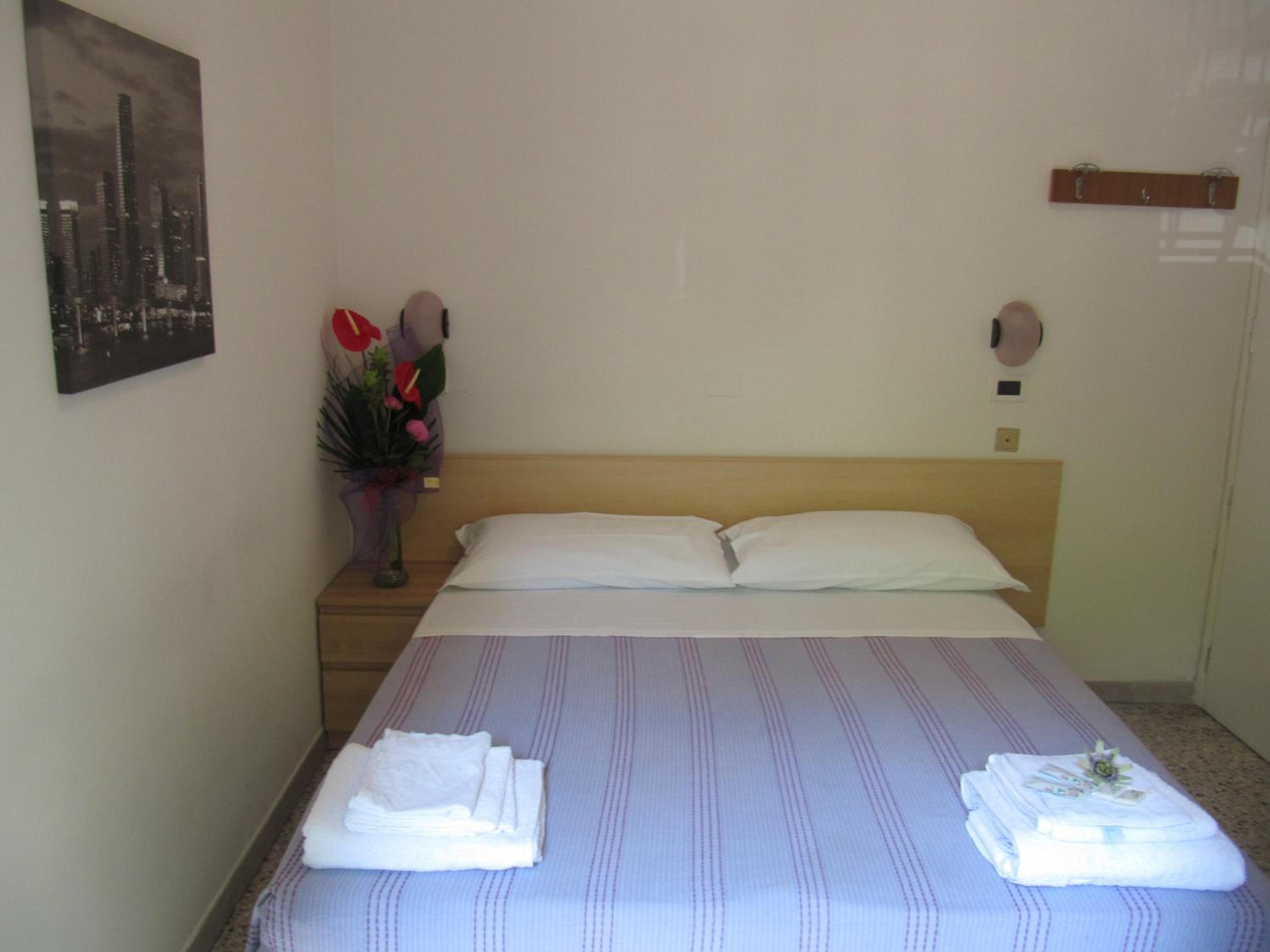 Double or Twin Room with Balcony - Photo 3