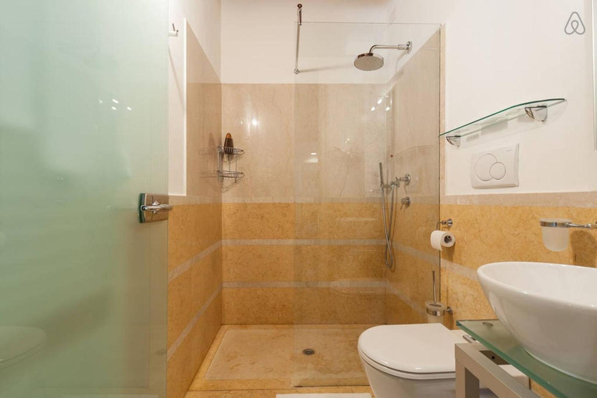 Superior Suite - Photo 14