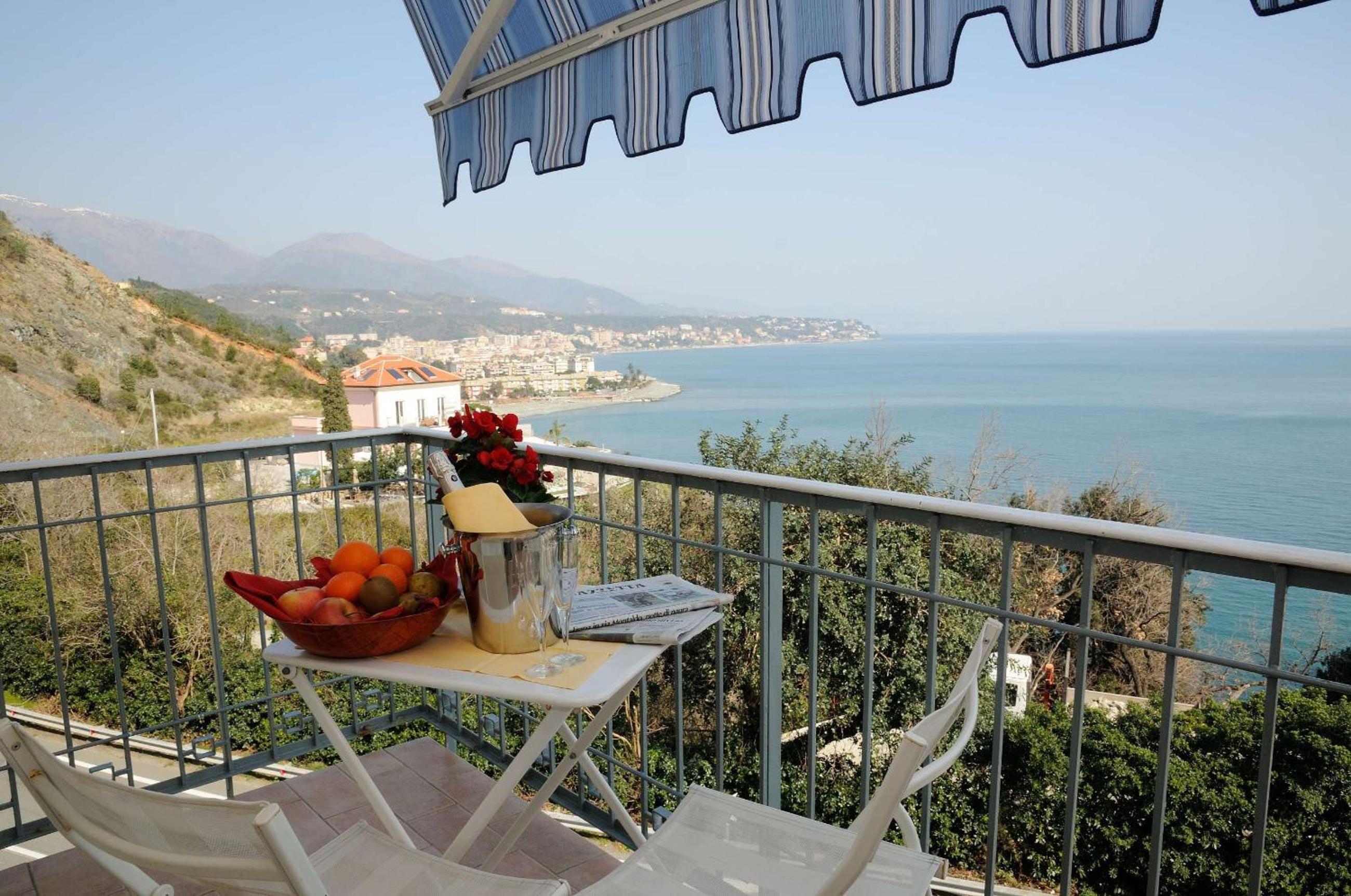 Double or Twin Room with Sea View - Photo 20