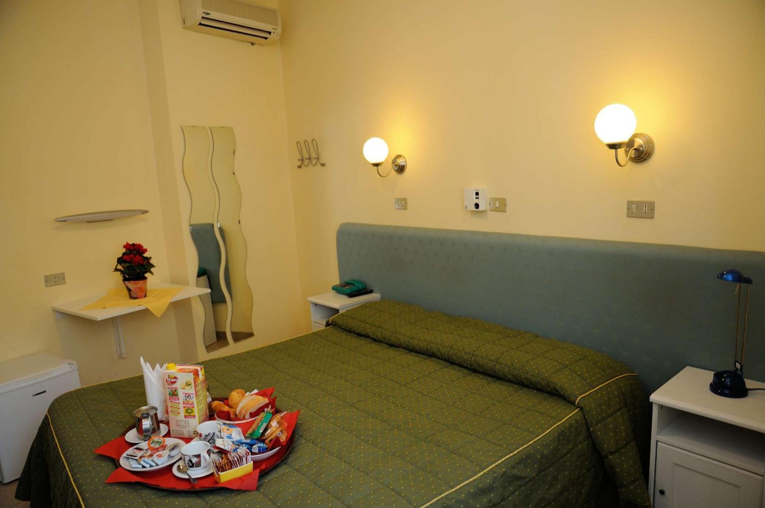Double or Twin Room - Photo 13