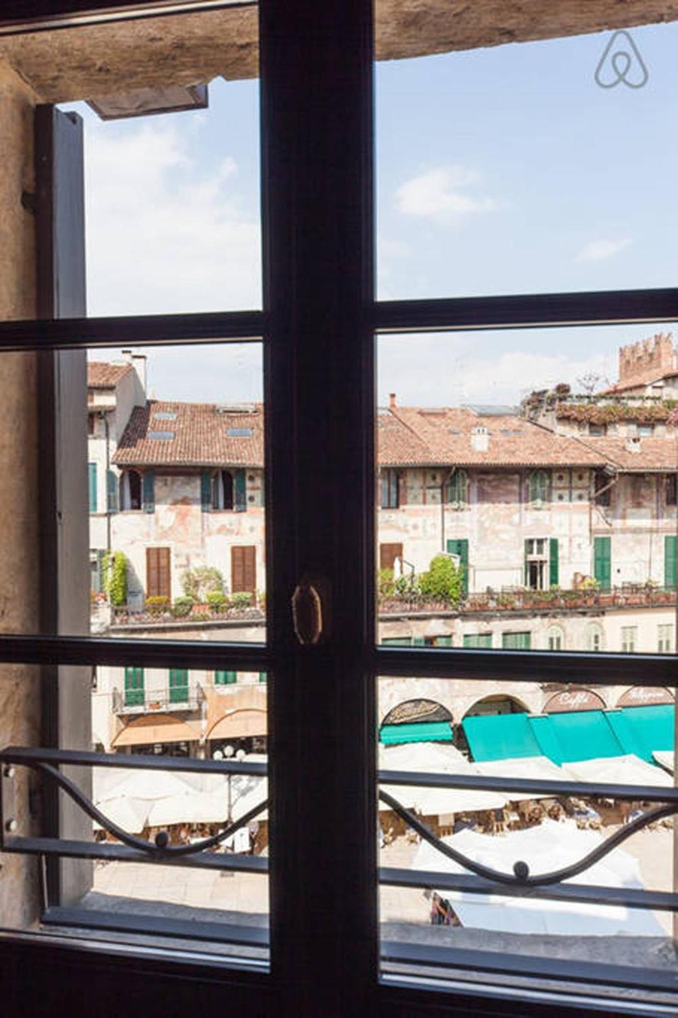 Suite with City View - Photo 26