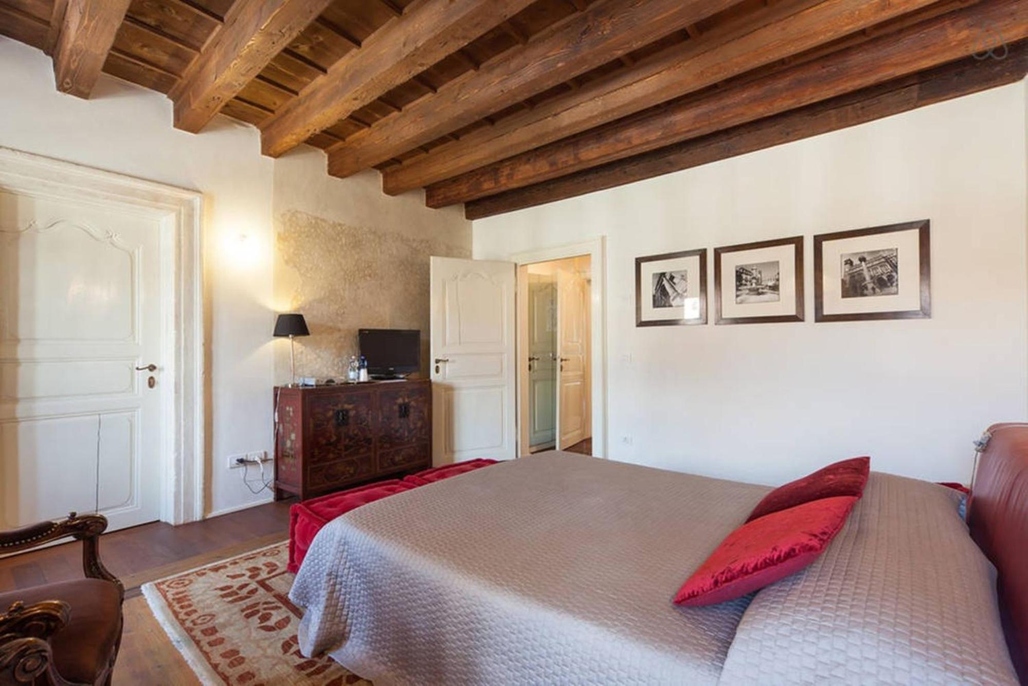 Suite with City View - Photo 10