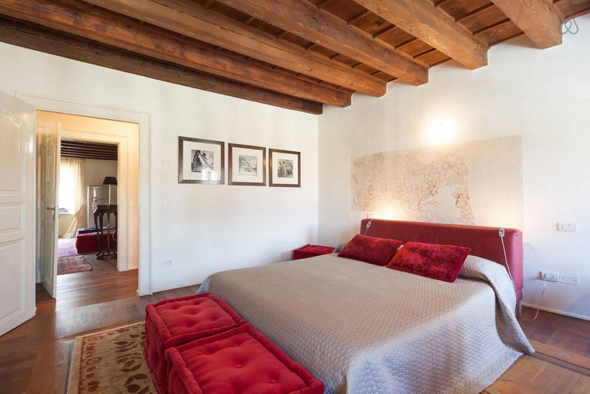 Suite with City View - Photo 29