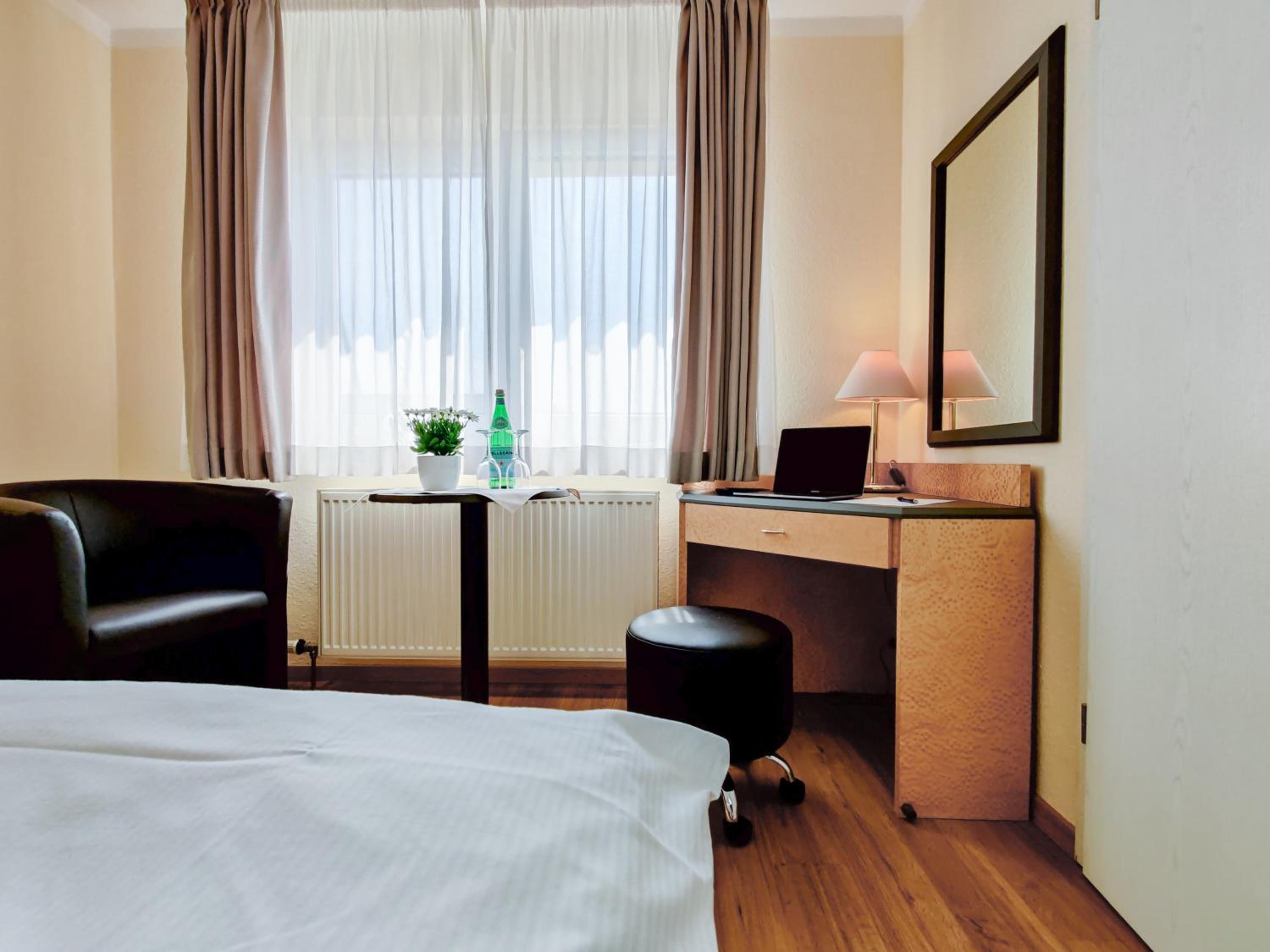 Double or Twin Room - Photo 4