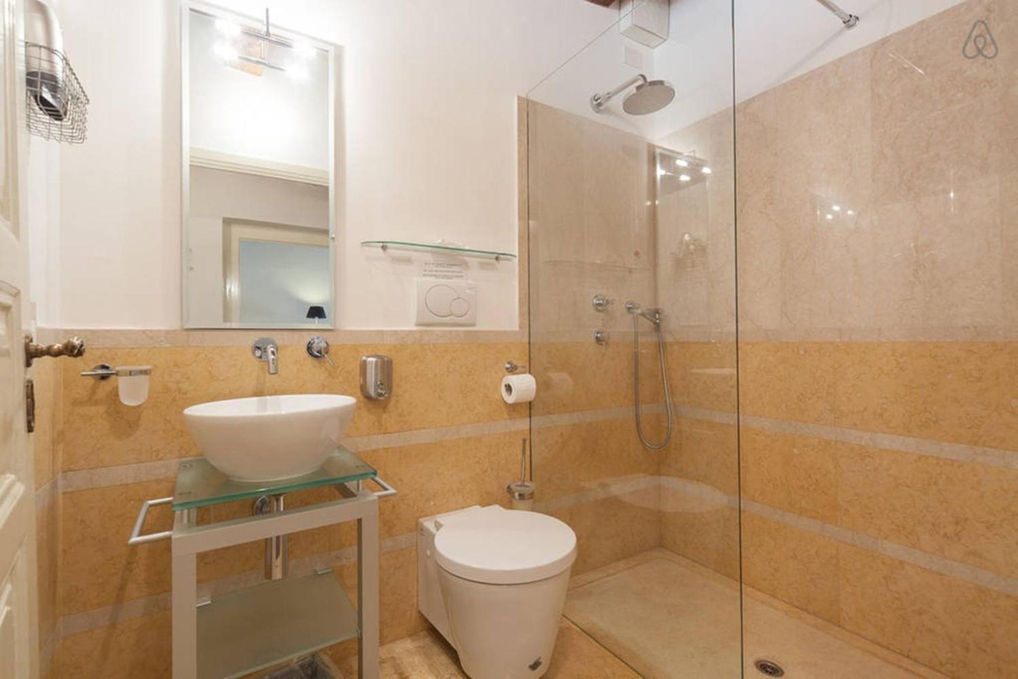 Suite with City View - Photo 36