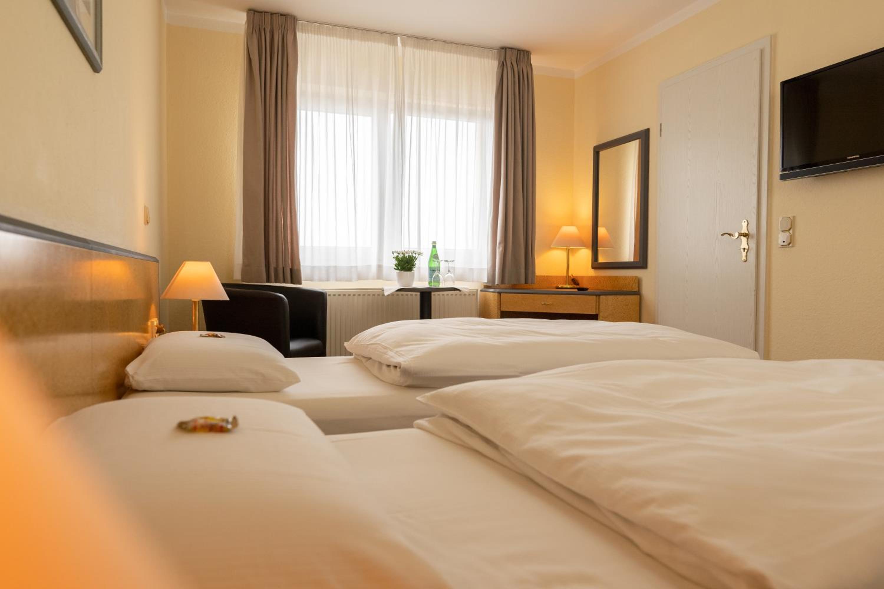 Double or Twin Room - Photo 3