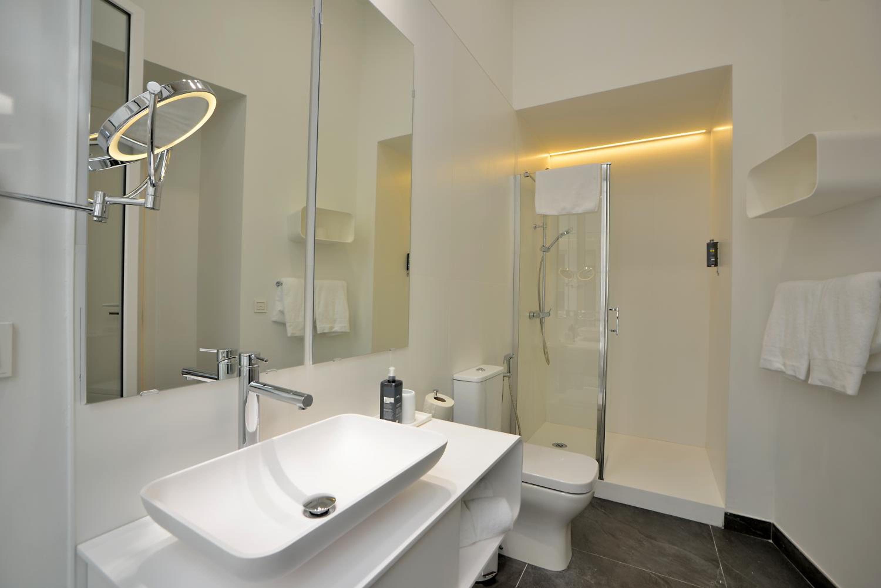Deluxe Penthouse - Photo 5