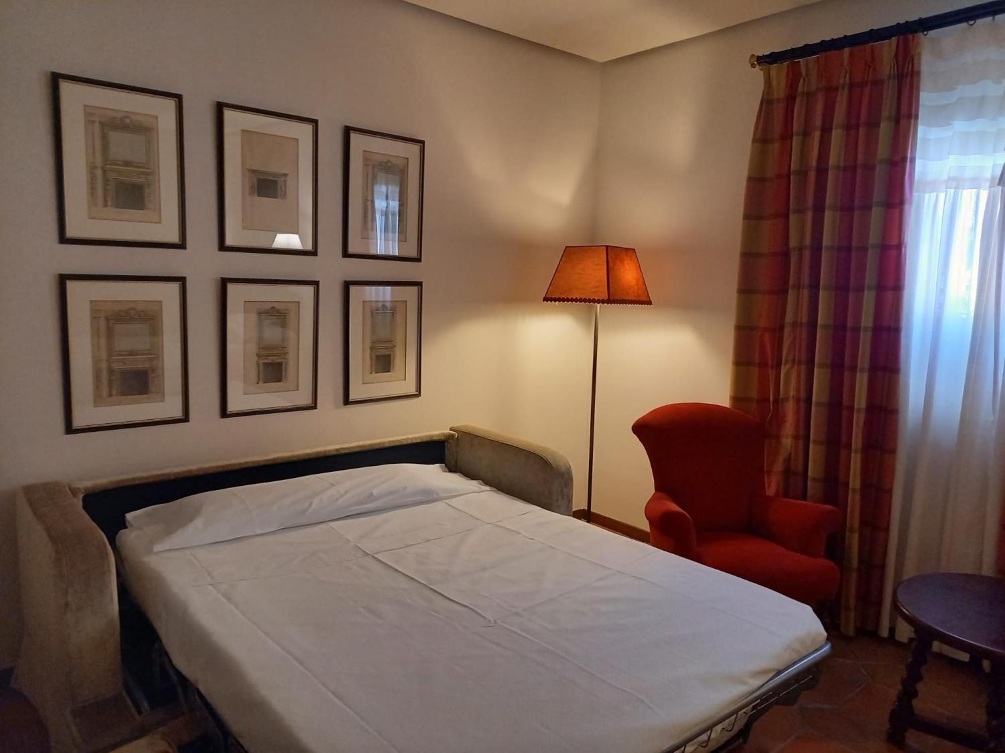 Double or Twin Room with Extra Bed (3 Adults) - Photo 7
