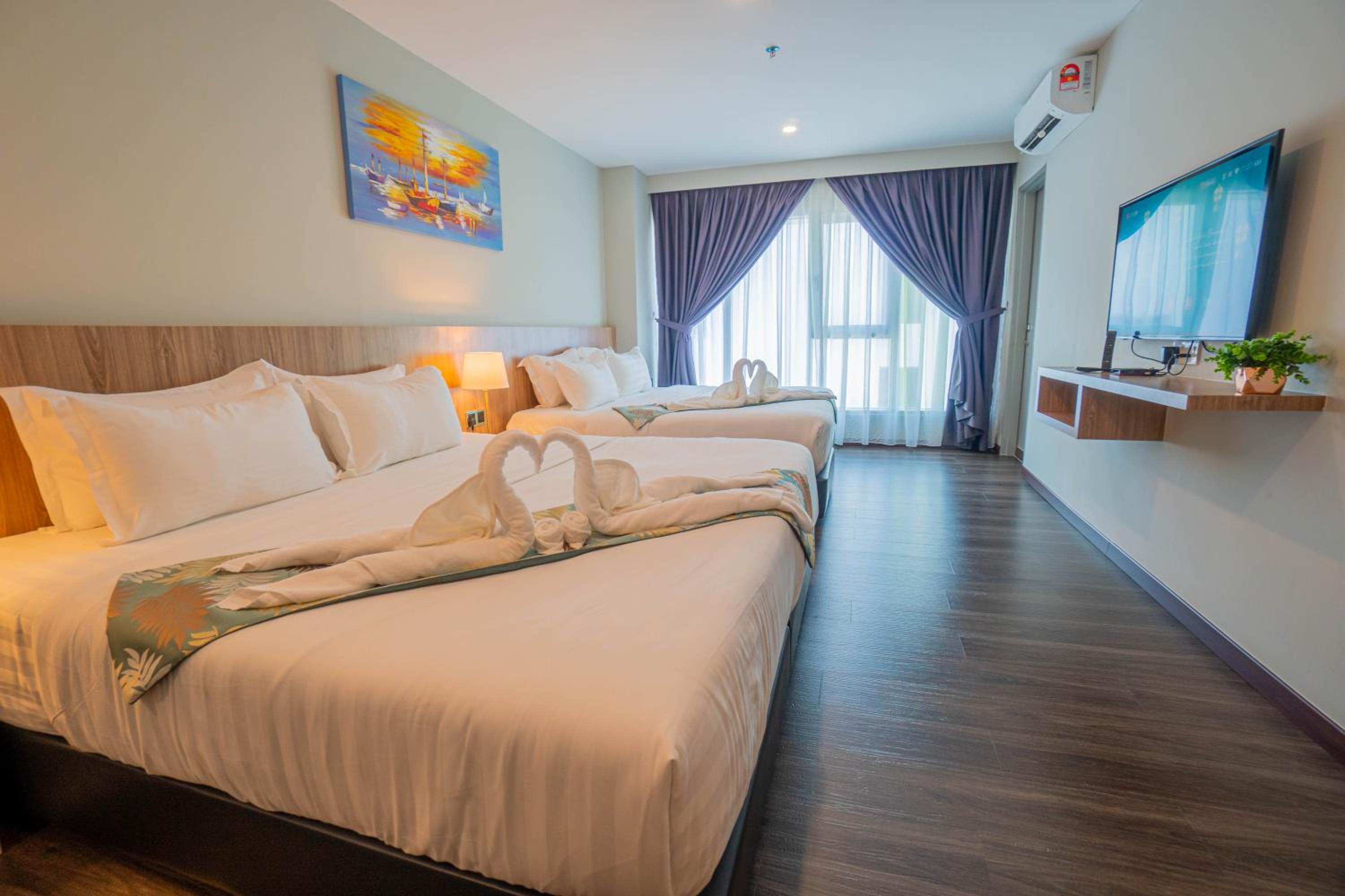 Deluxe Family Room - Photo 7