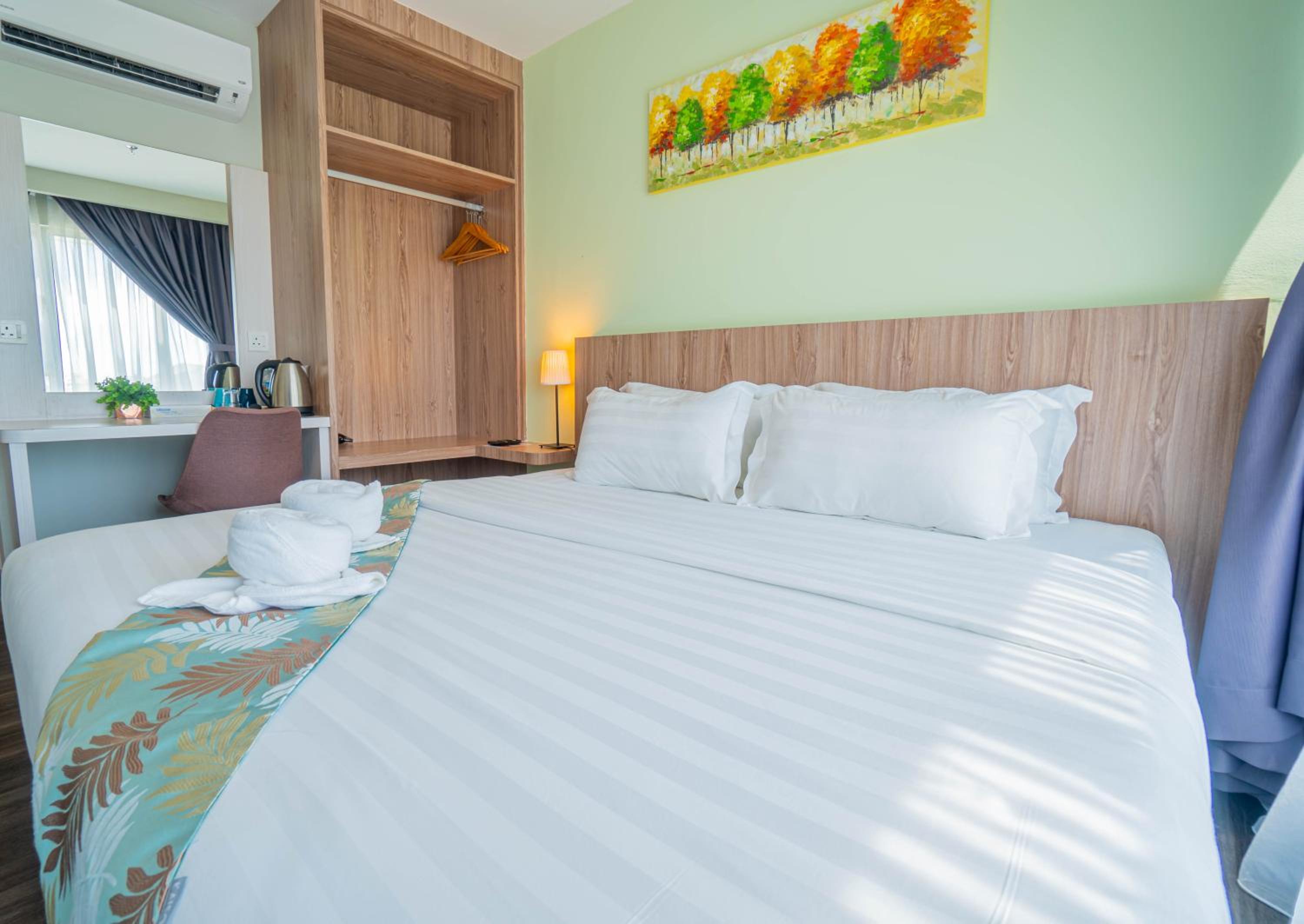 Deluxe King Room - Photo 3