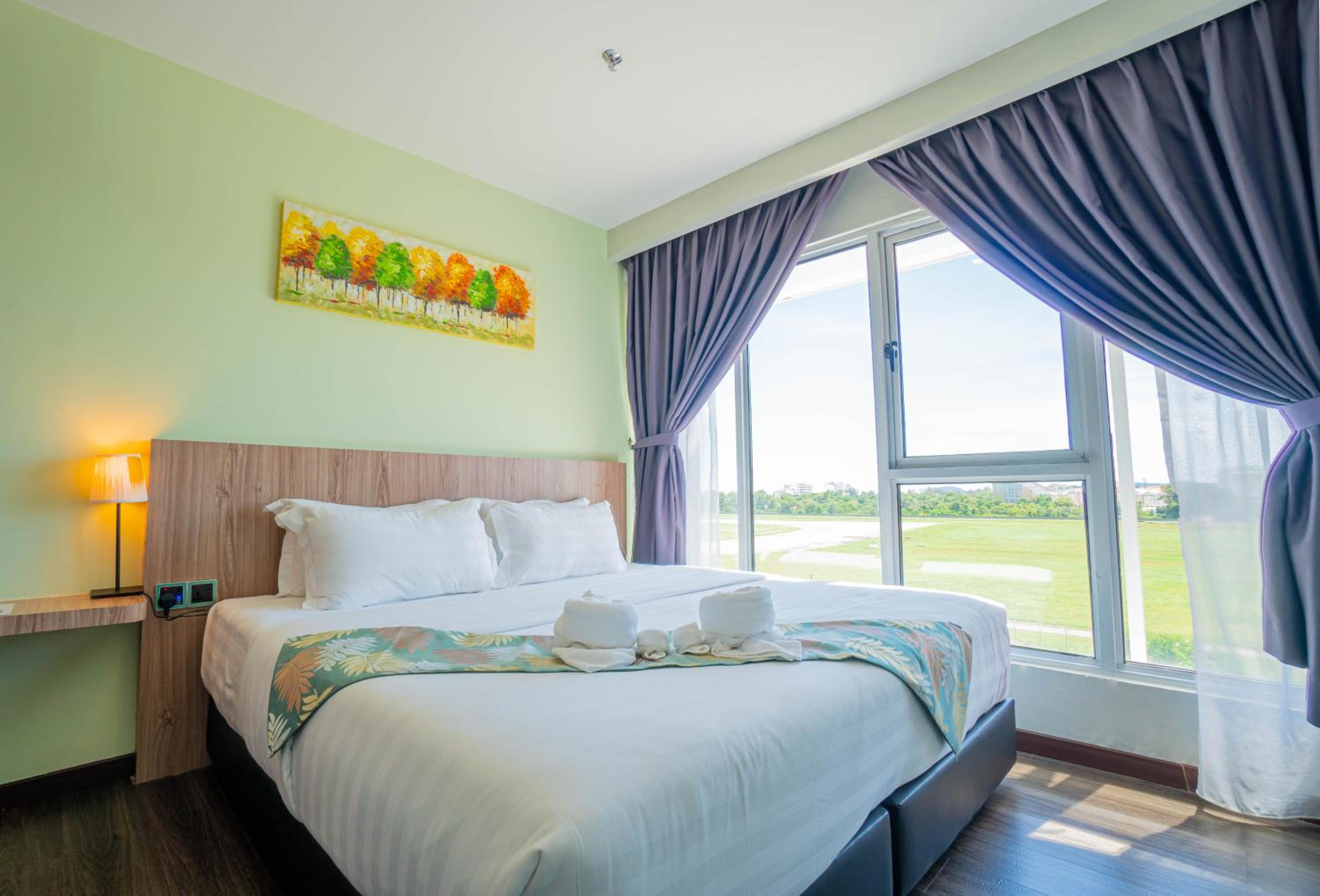 Deluxe King Room - Photo 4