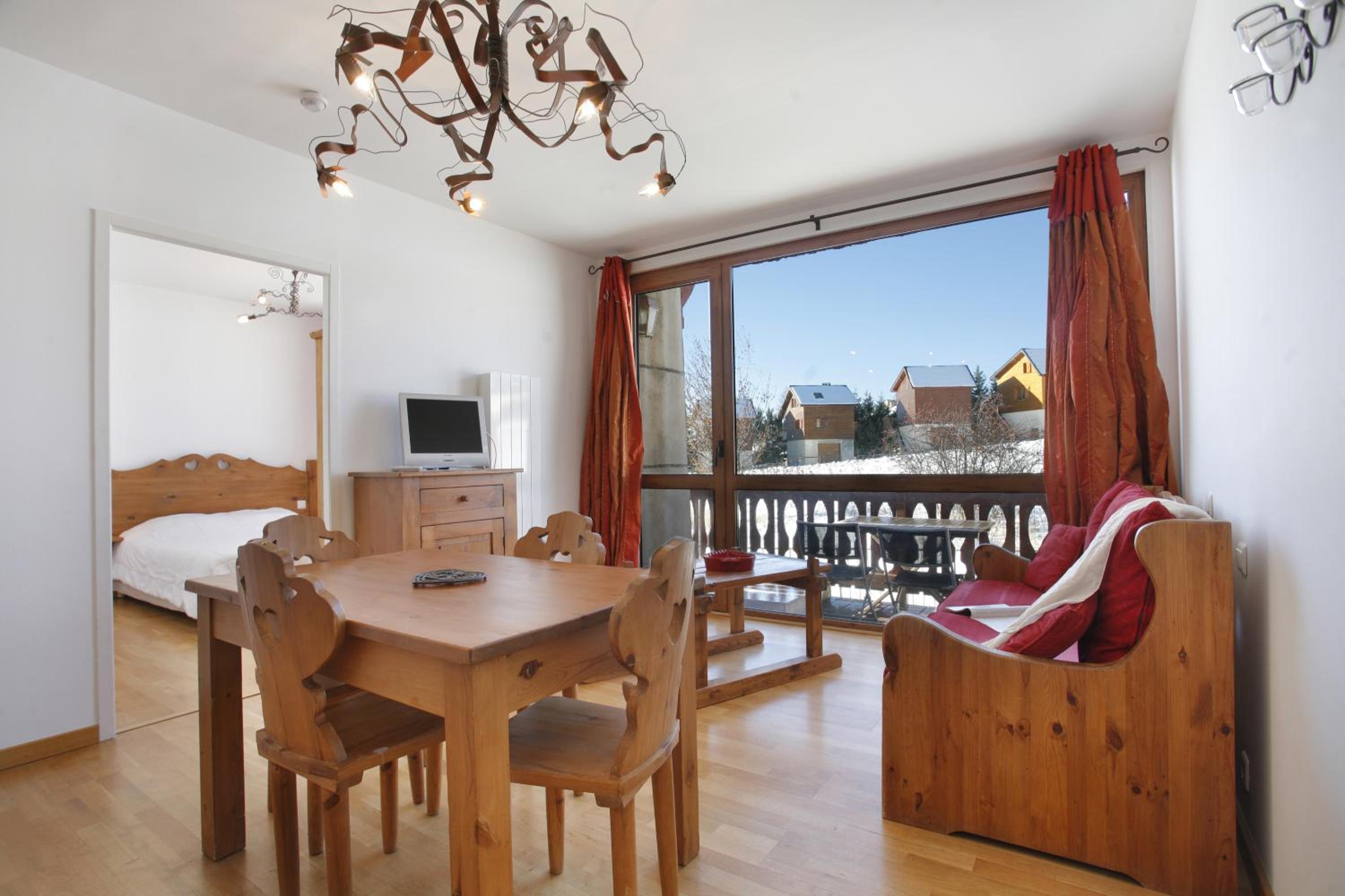 Apartment (2-4 Adults)
