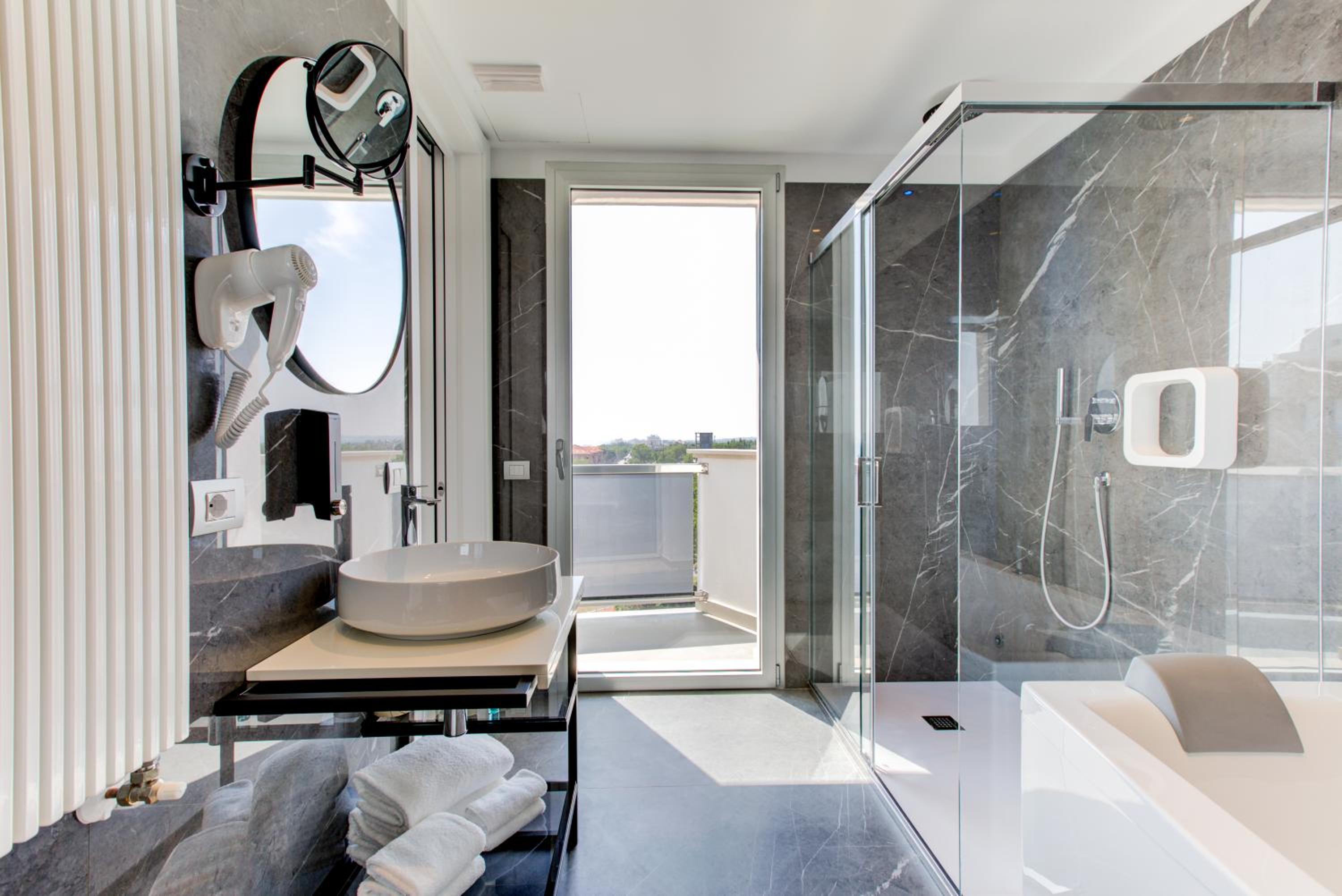 Junior Suite with Sea View with Spa access photo 3