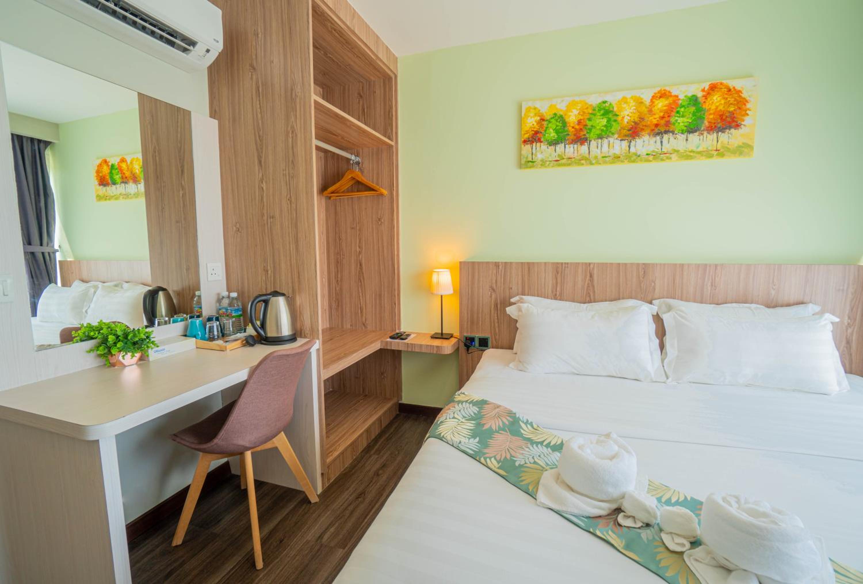 Deluxe King Room - Photo 2