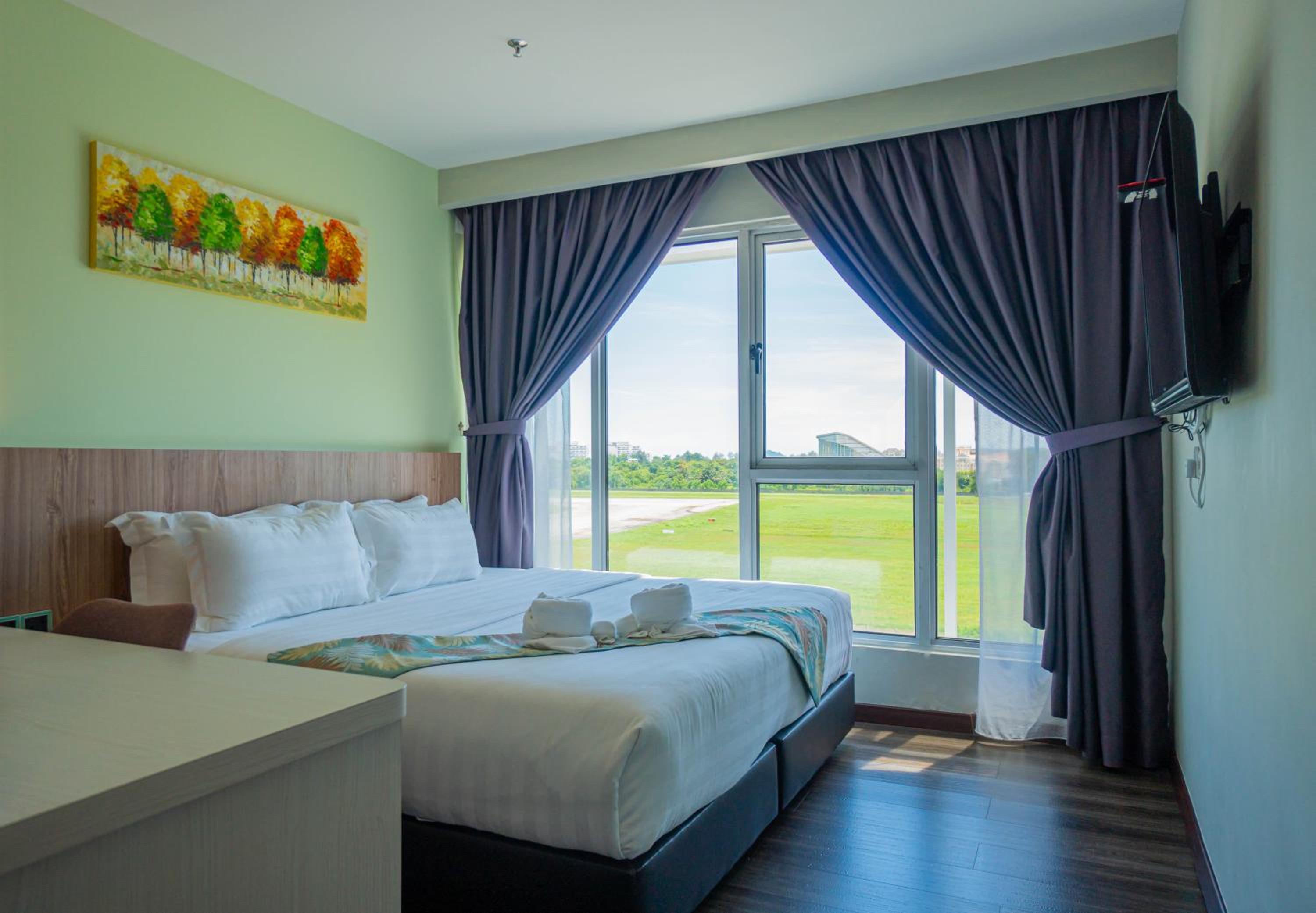 Deluxe King Room - Photo 5