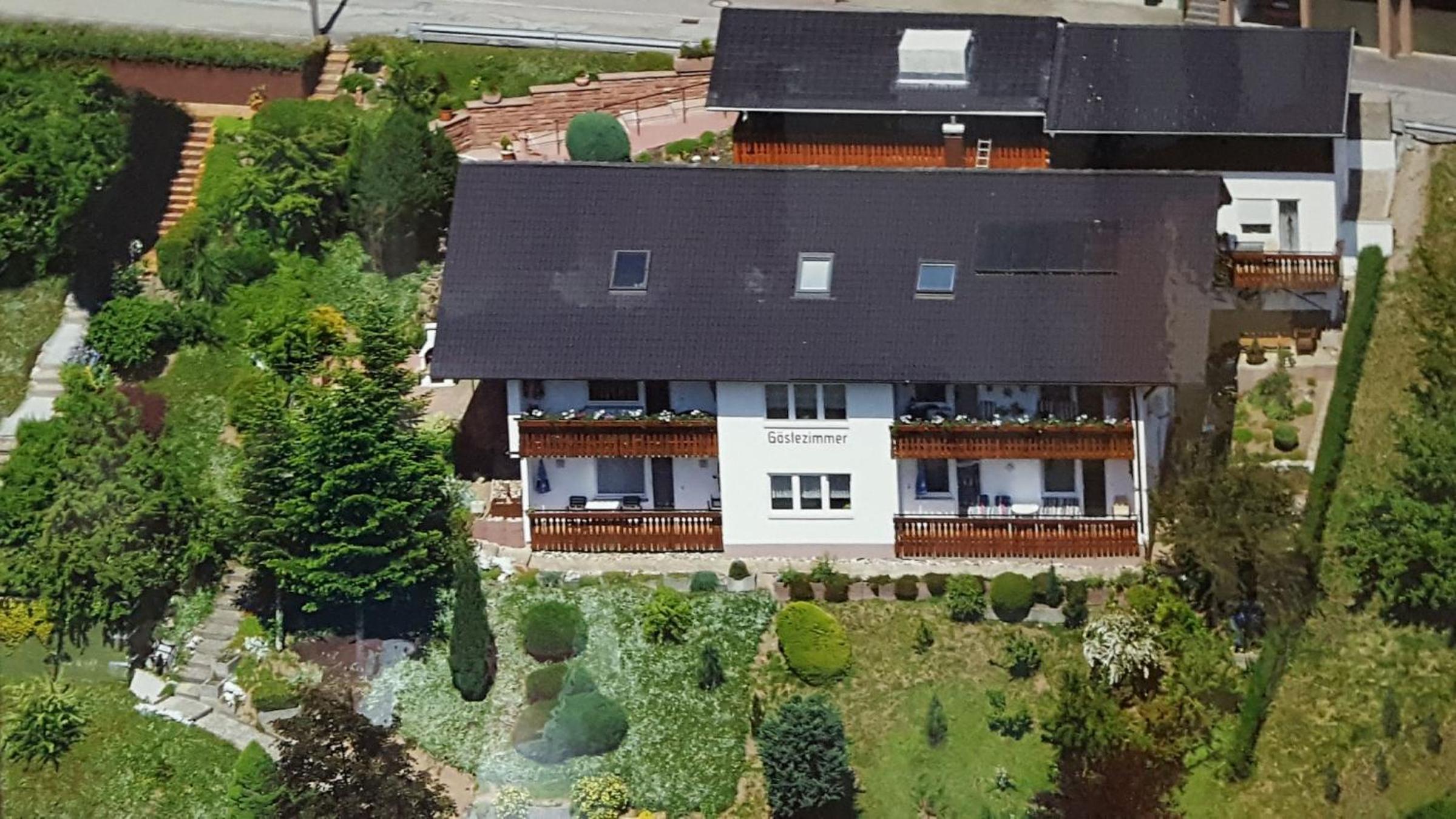 Two-Bedroom Deluxe Apartment with Garden View photo 2