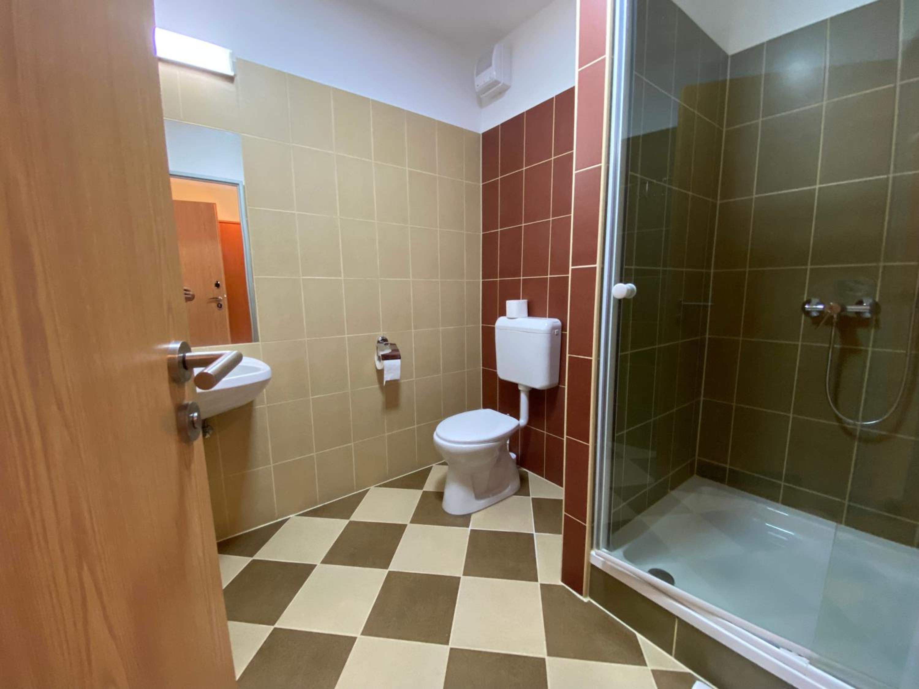 Double or Twin Room - Photo 4