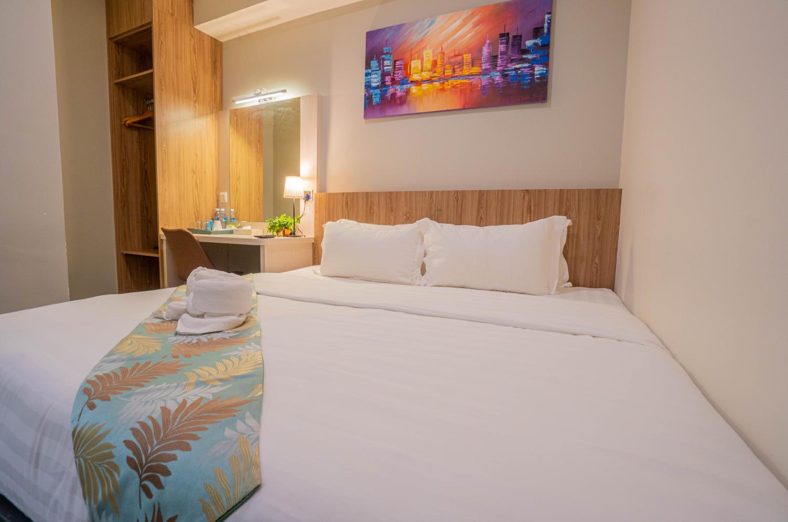 Superior King Room (No Window) - Photo 2