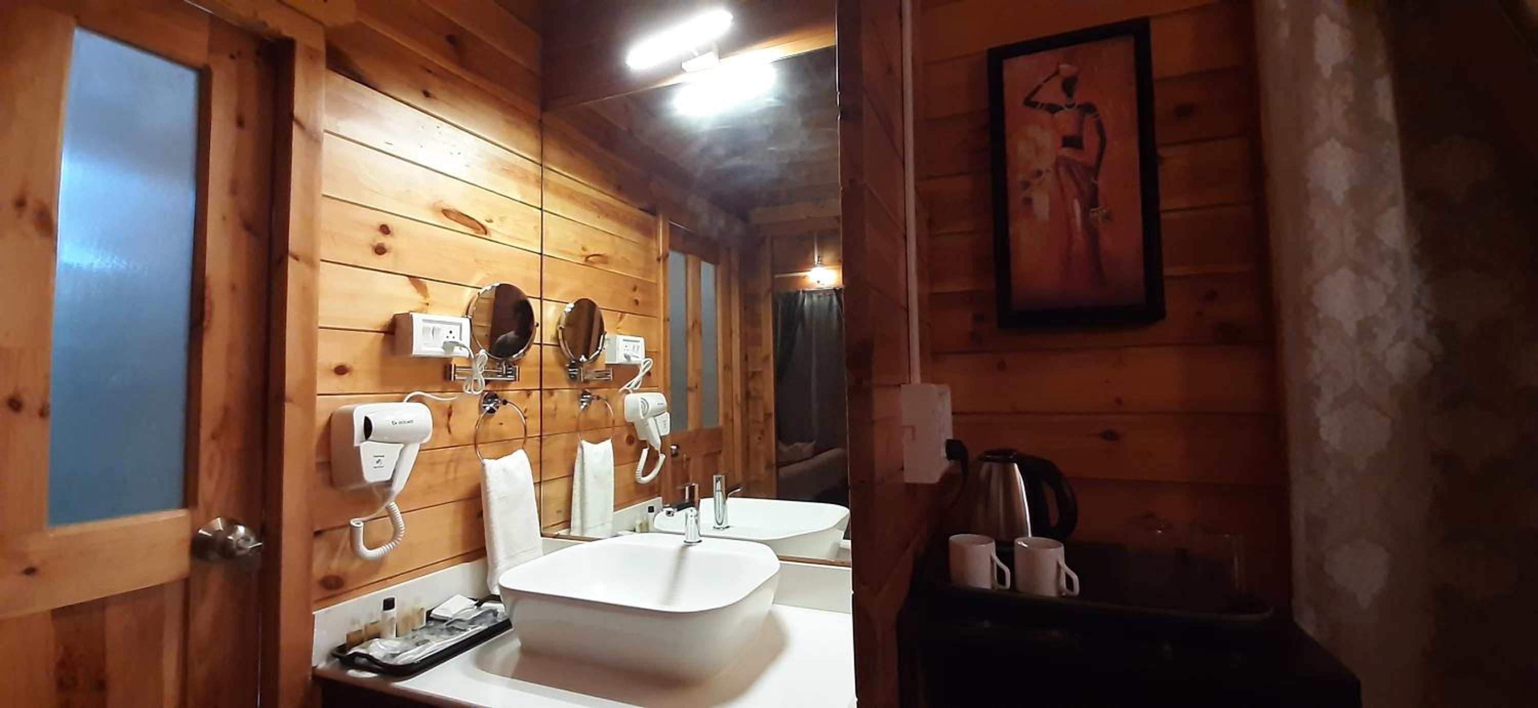 Deluxe Suite Cottage With Balcony - Photo 4