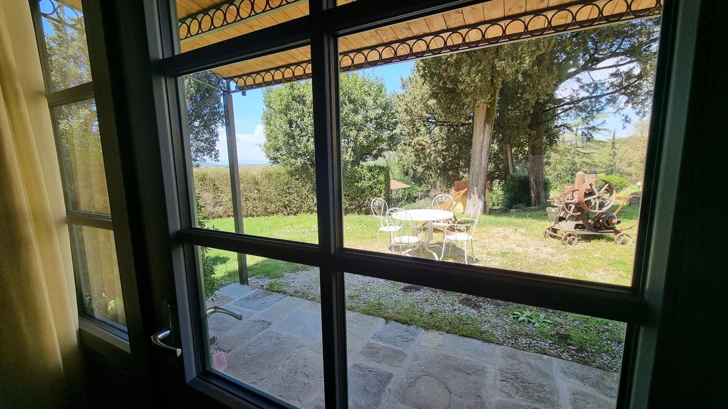Deluxe One-Bedroom Apartment with Garden View photo 3