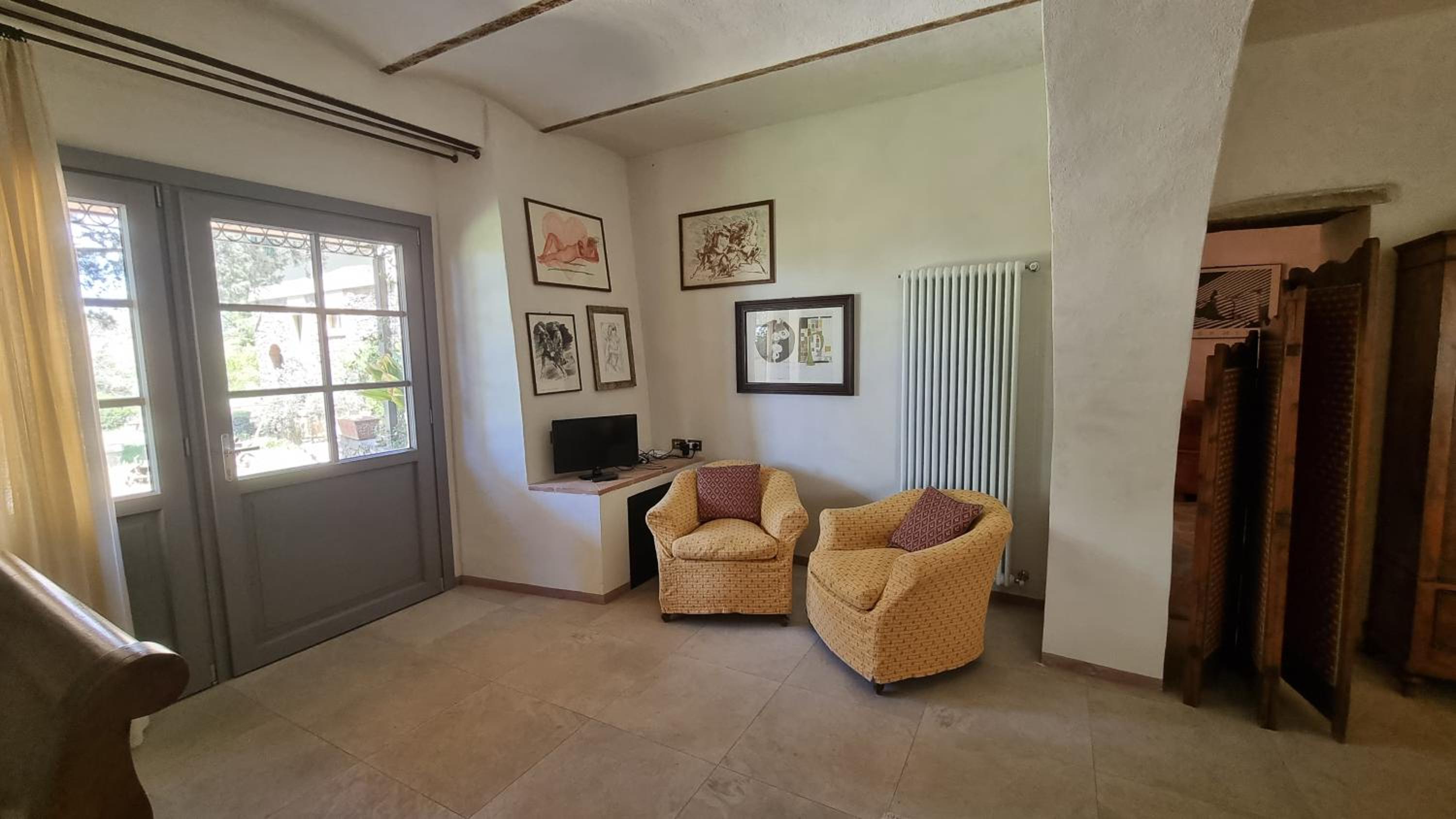 Deluxe One-Bedroom Apartment with Garden View photo 2
