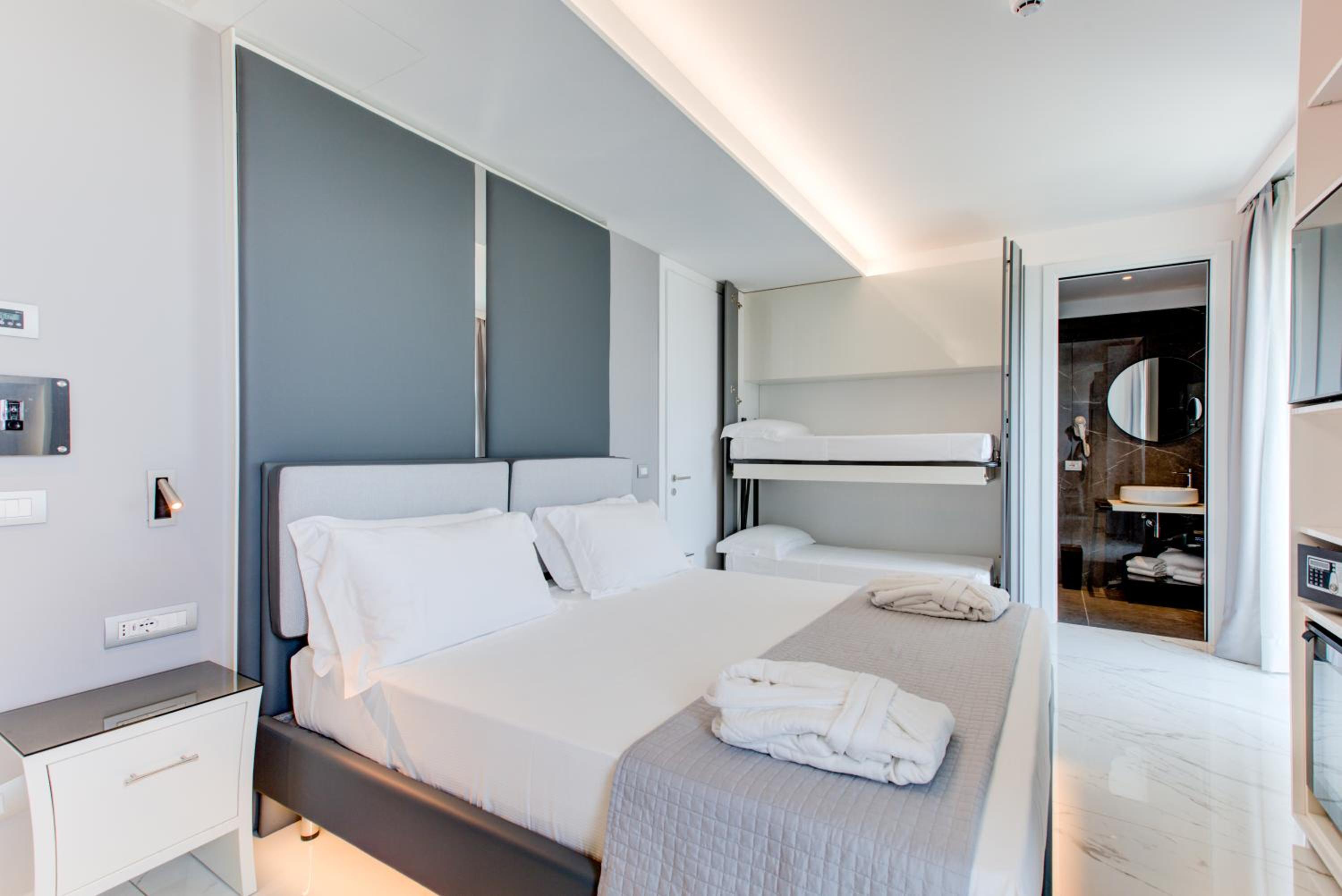 Junior Suite with Sea View with Spa access - Photo 1