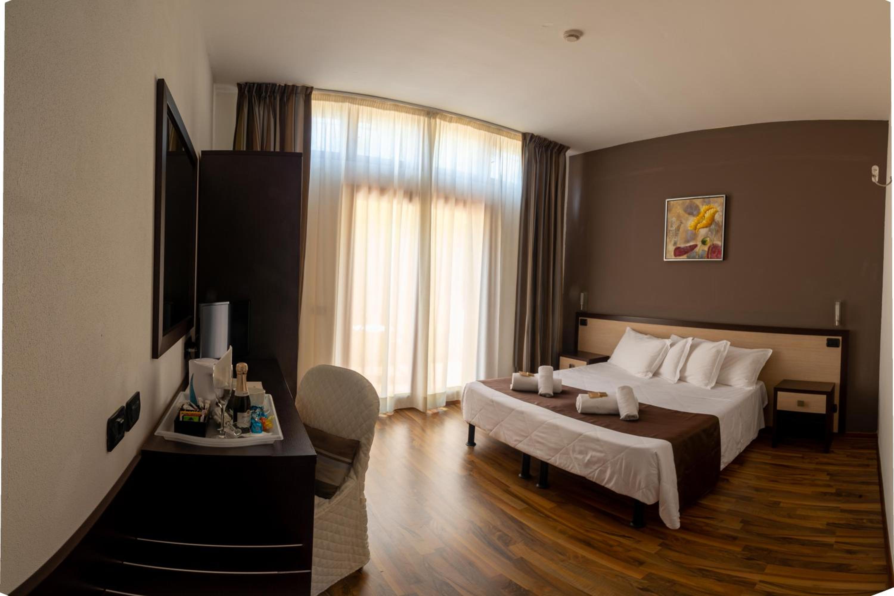 Double or Twin Room photo 3